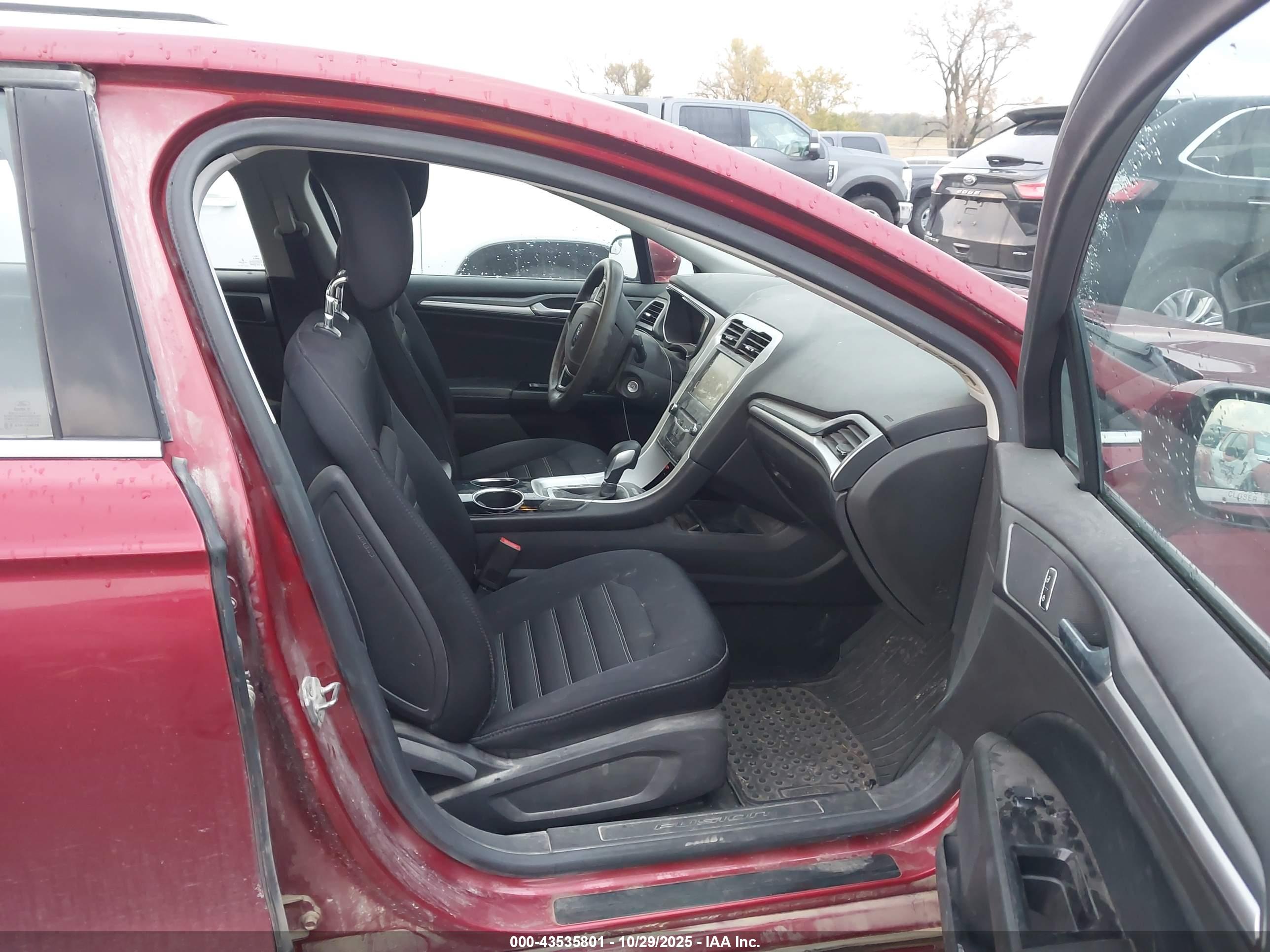 FORD FUSION image 5
