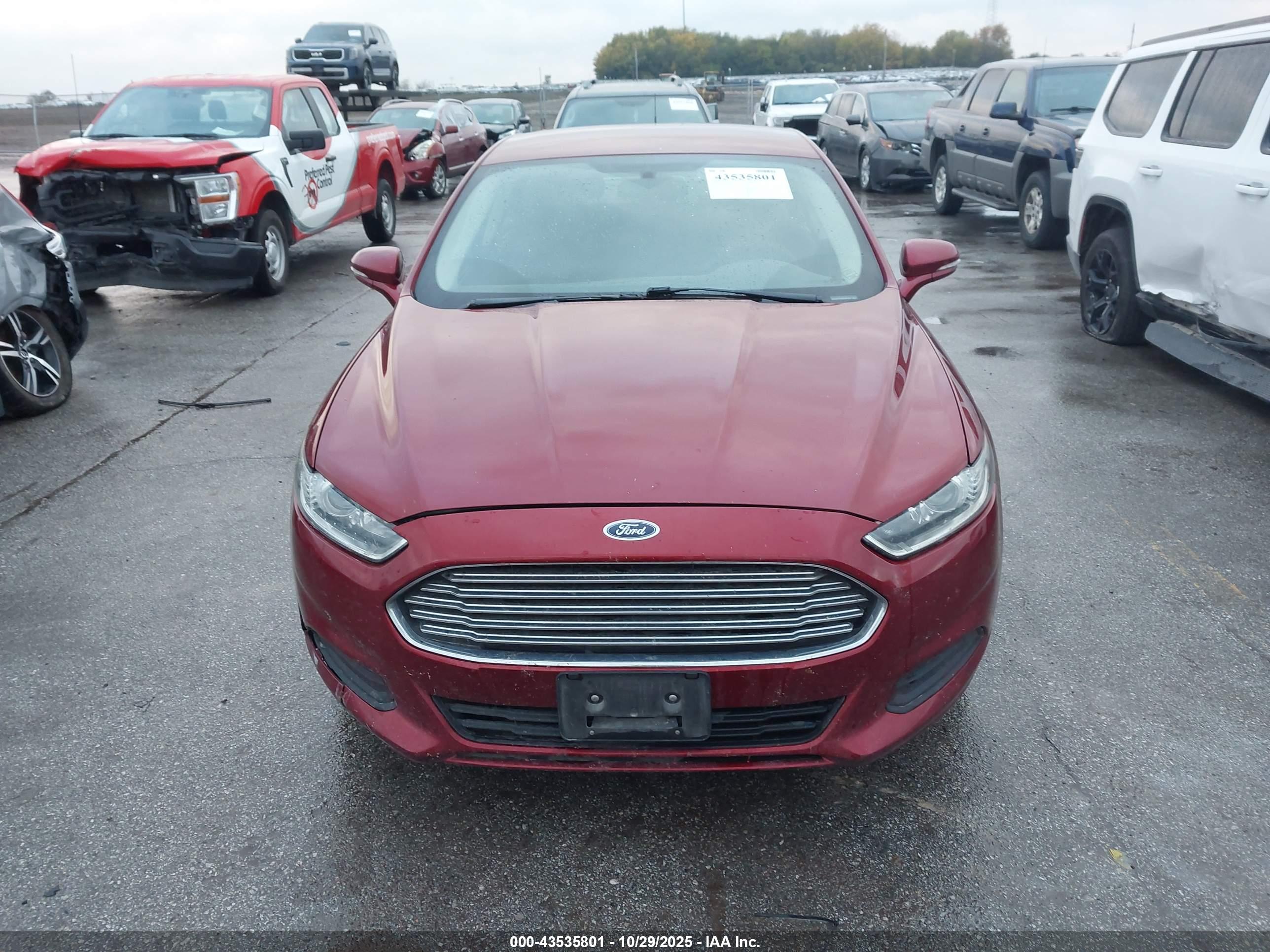 FORD FUSION image 6