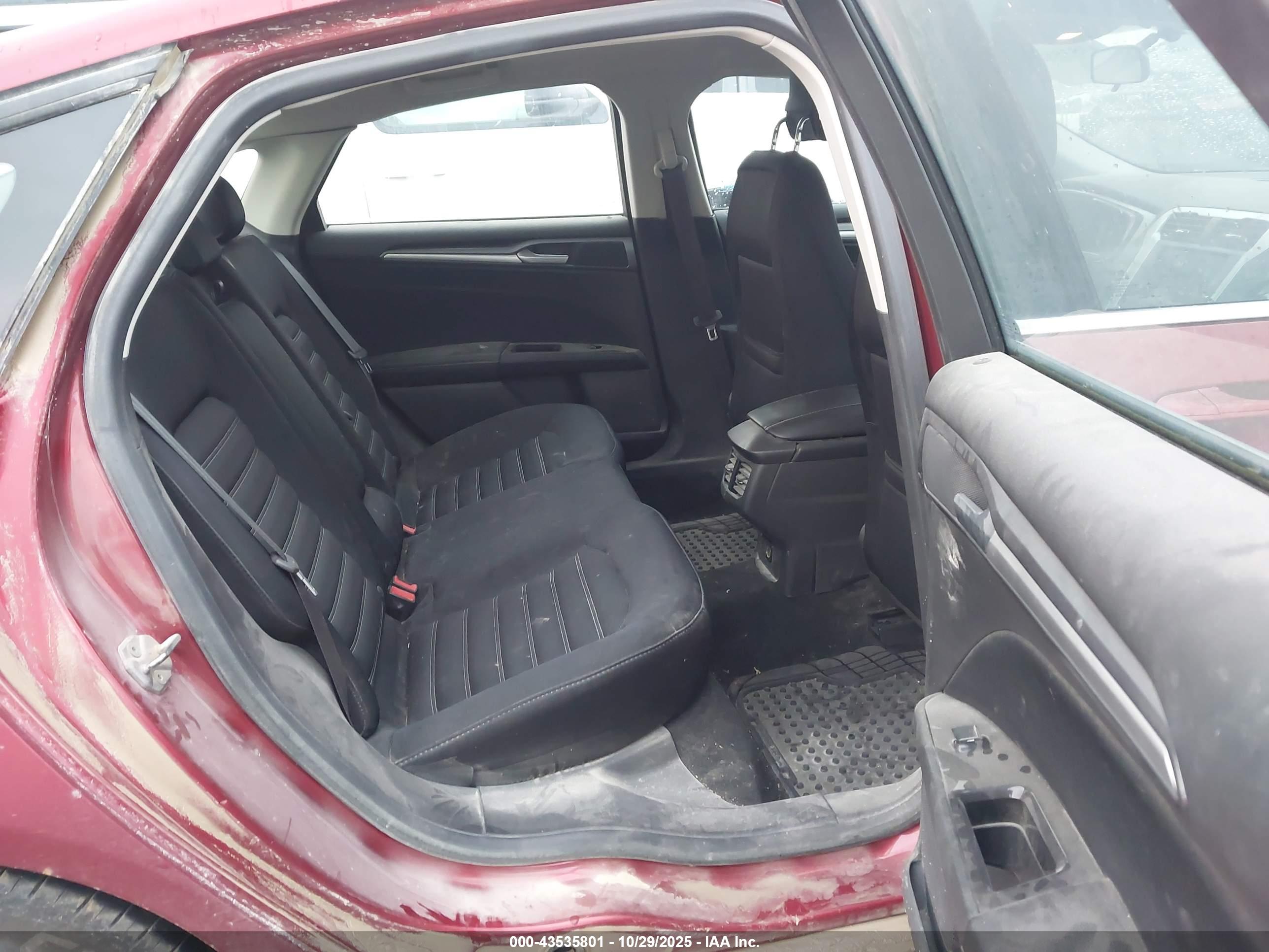 FORD FUSION image 8