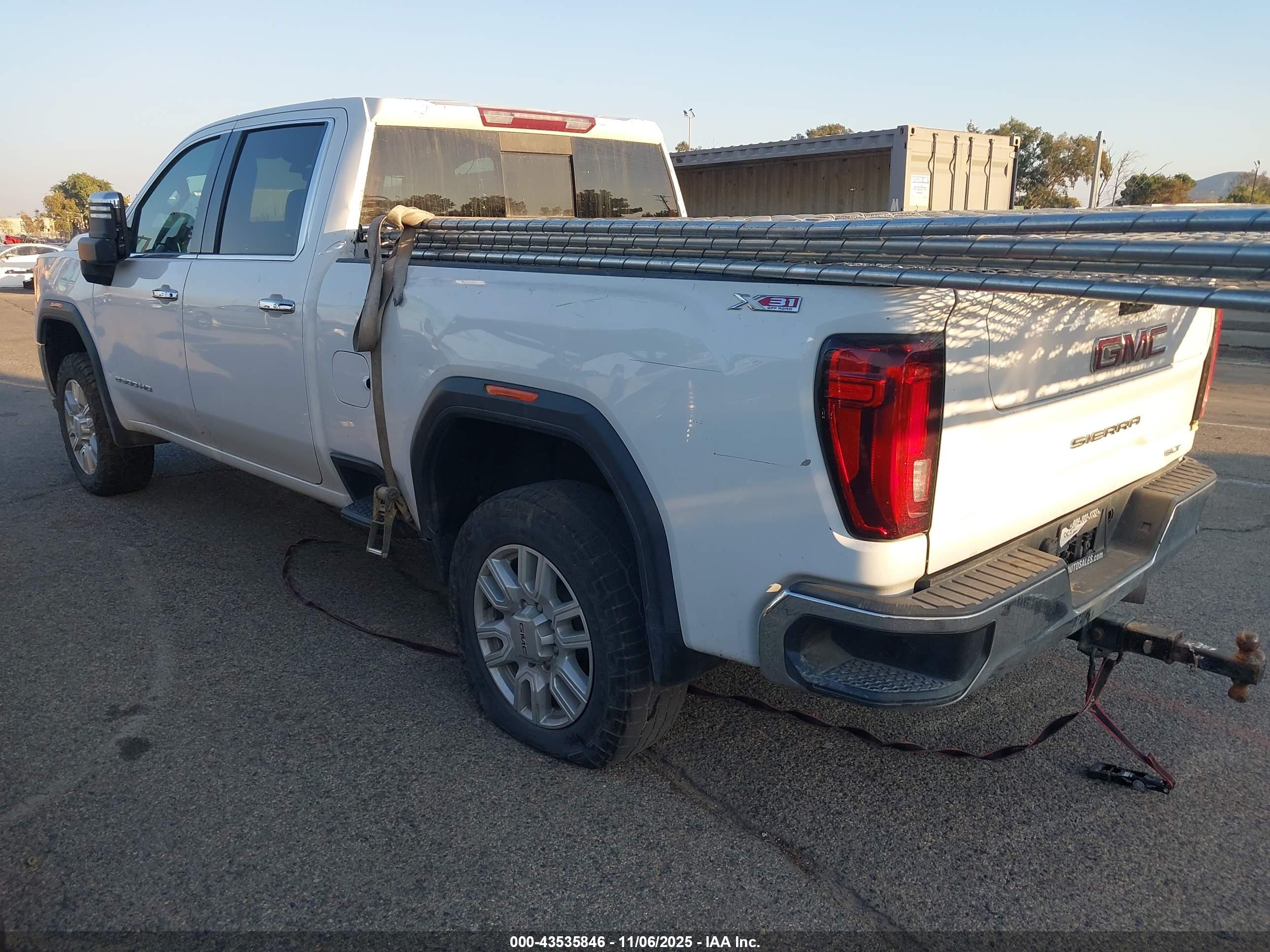 GMC SIERRA image 3