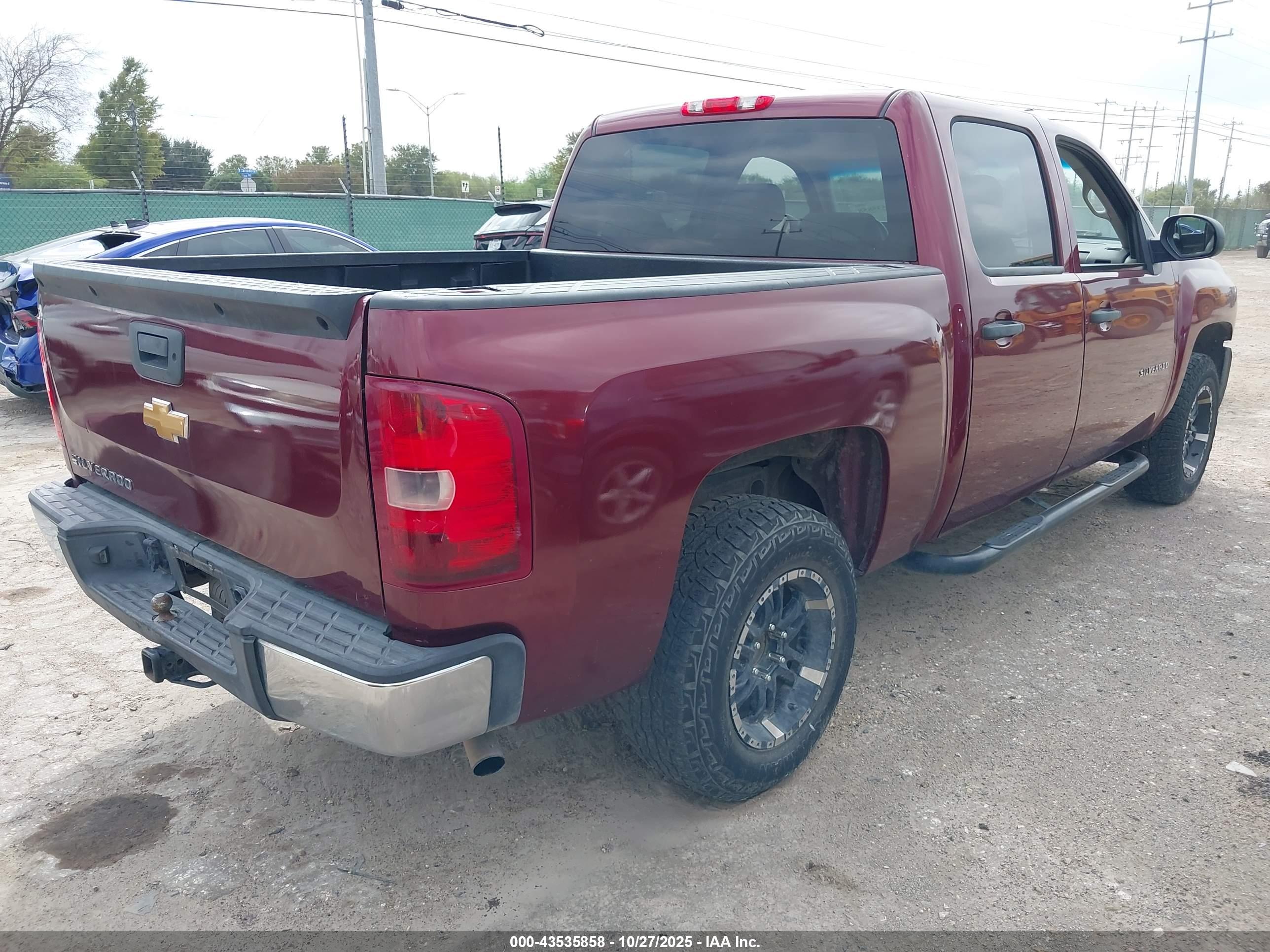CHEVROLET SILVERADO image 4