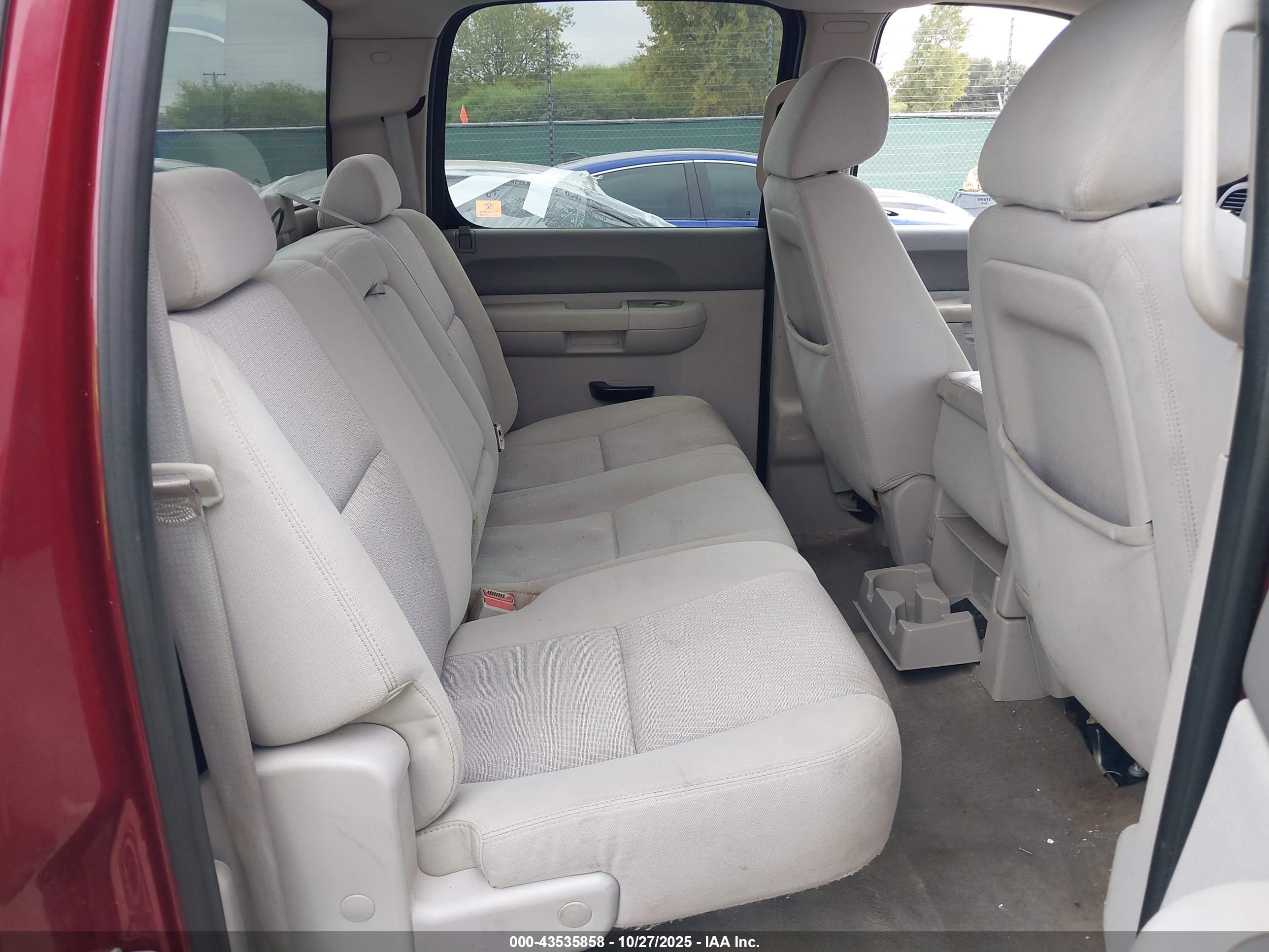 CHEVROLET SILVERADO image 8