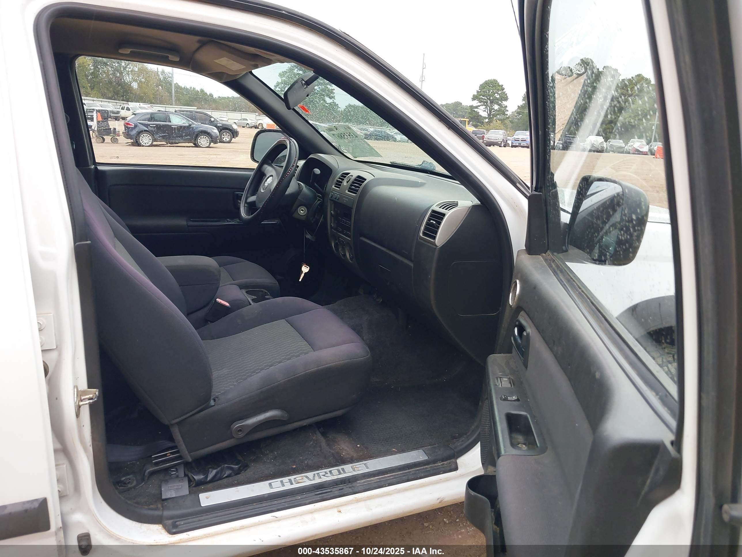 CHEVROLET COLORADO image 5