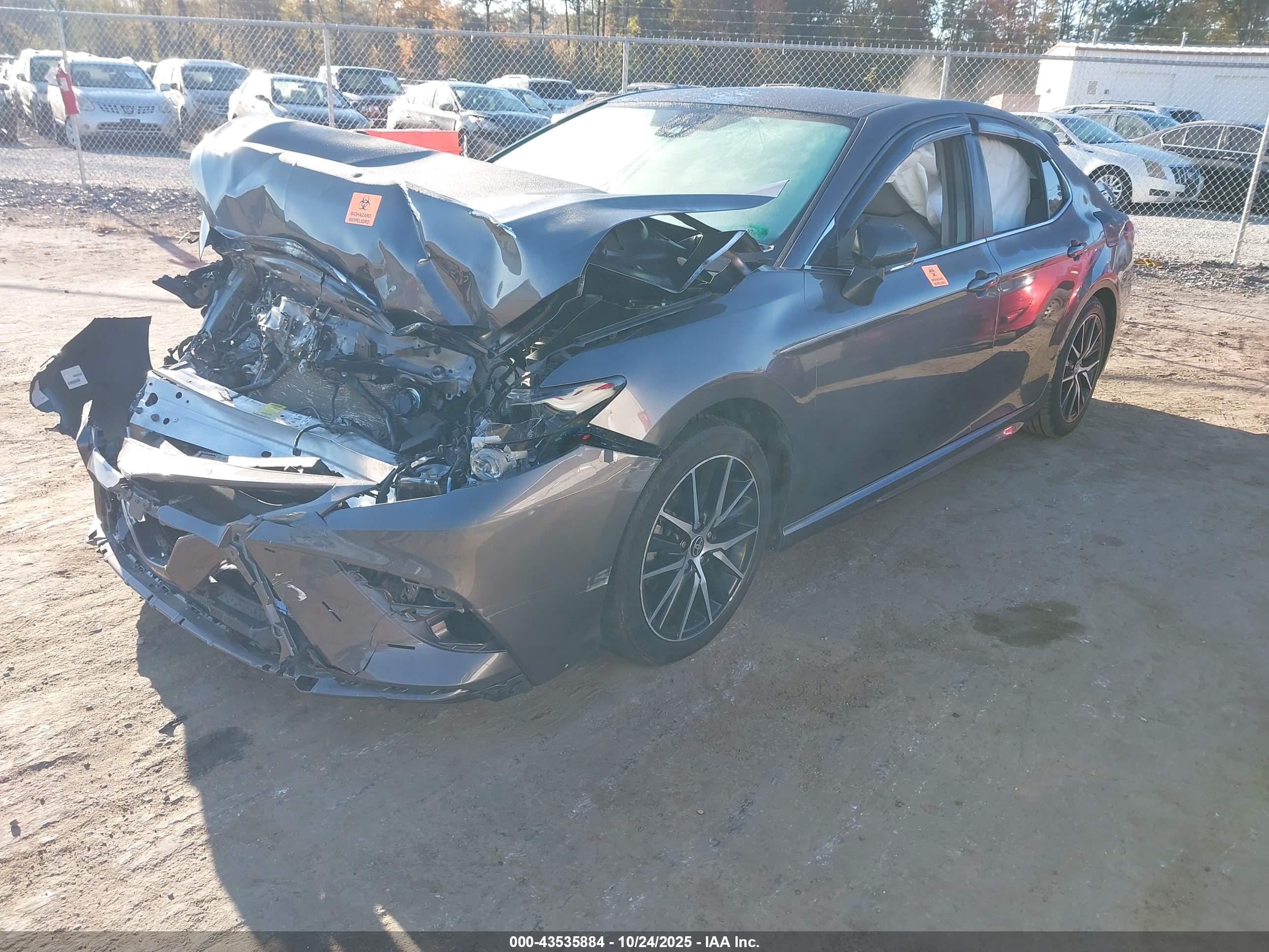 TOYOTA CAMRY image 2