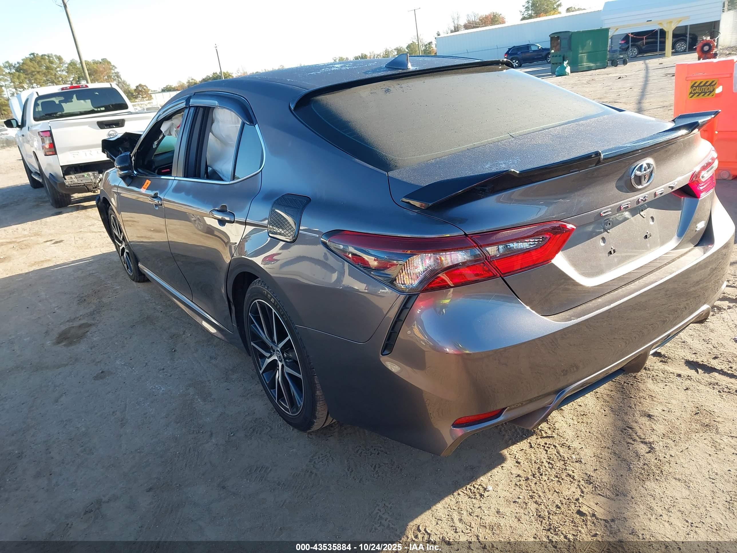 TOYOTA CAMRY image 3