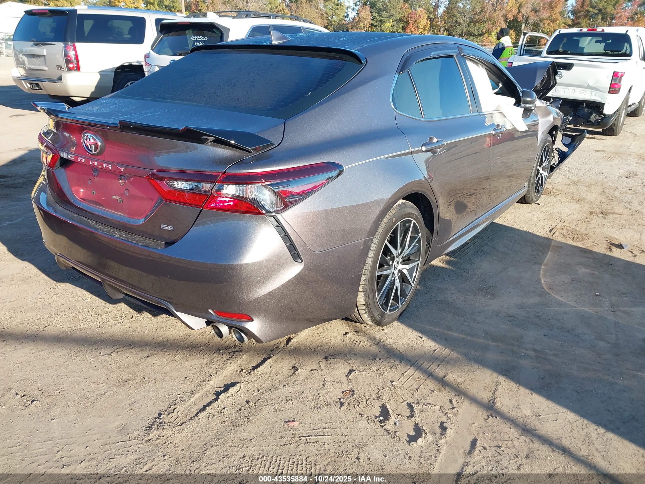 TOYOTA CAMRY image 4