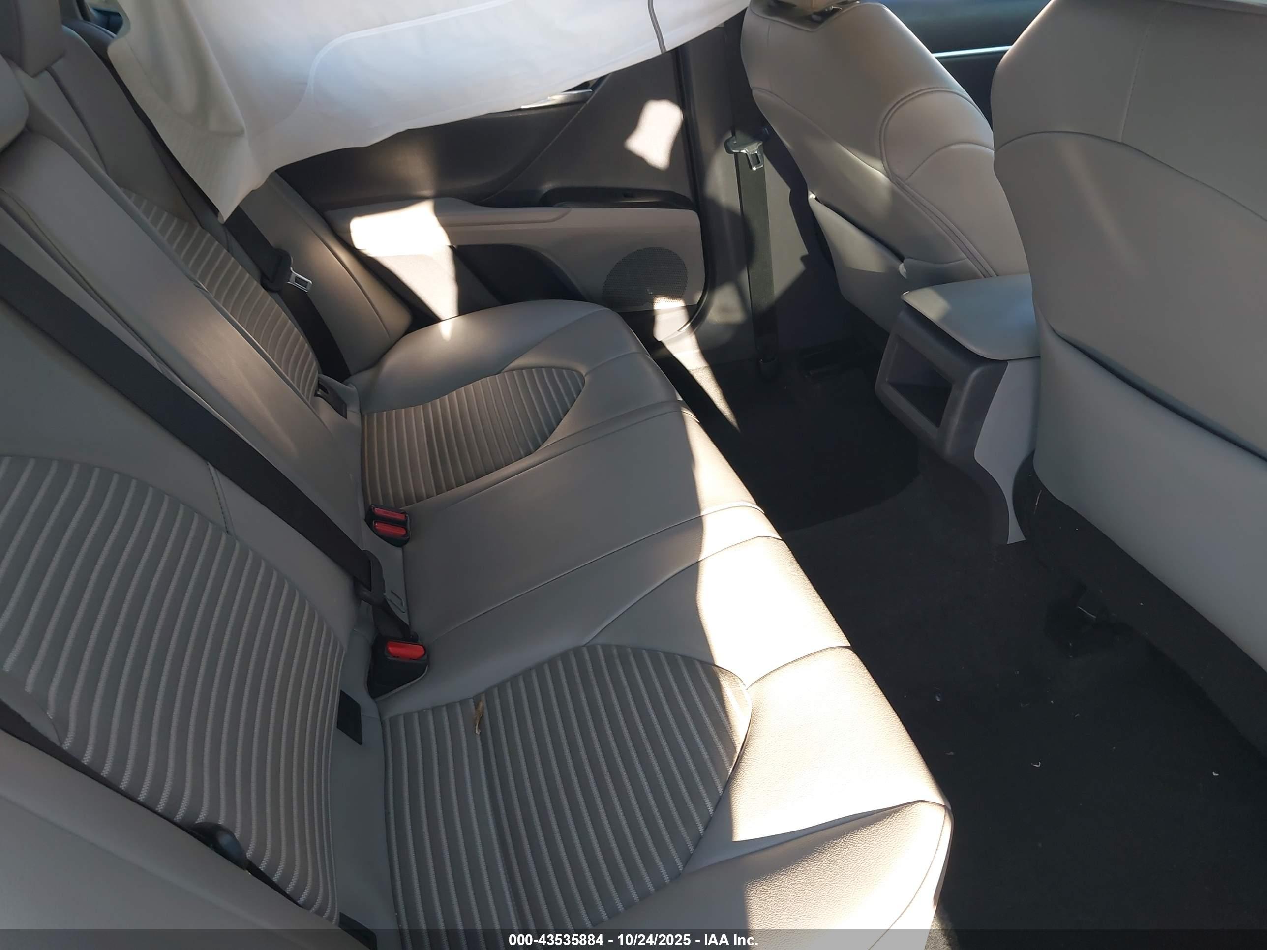 TOYOTA CAMRY image 8
