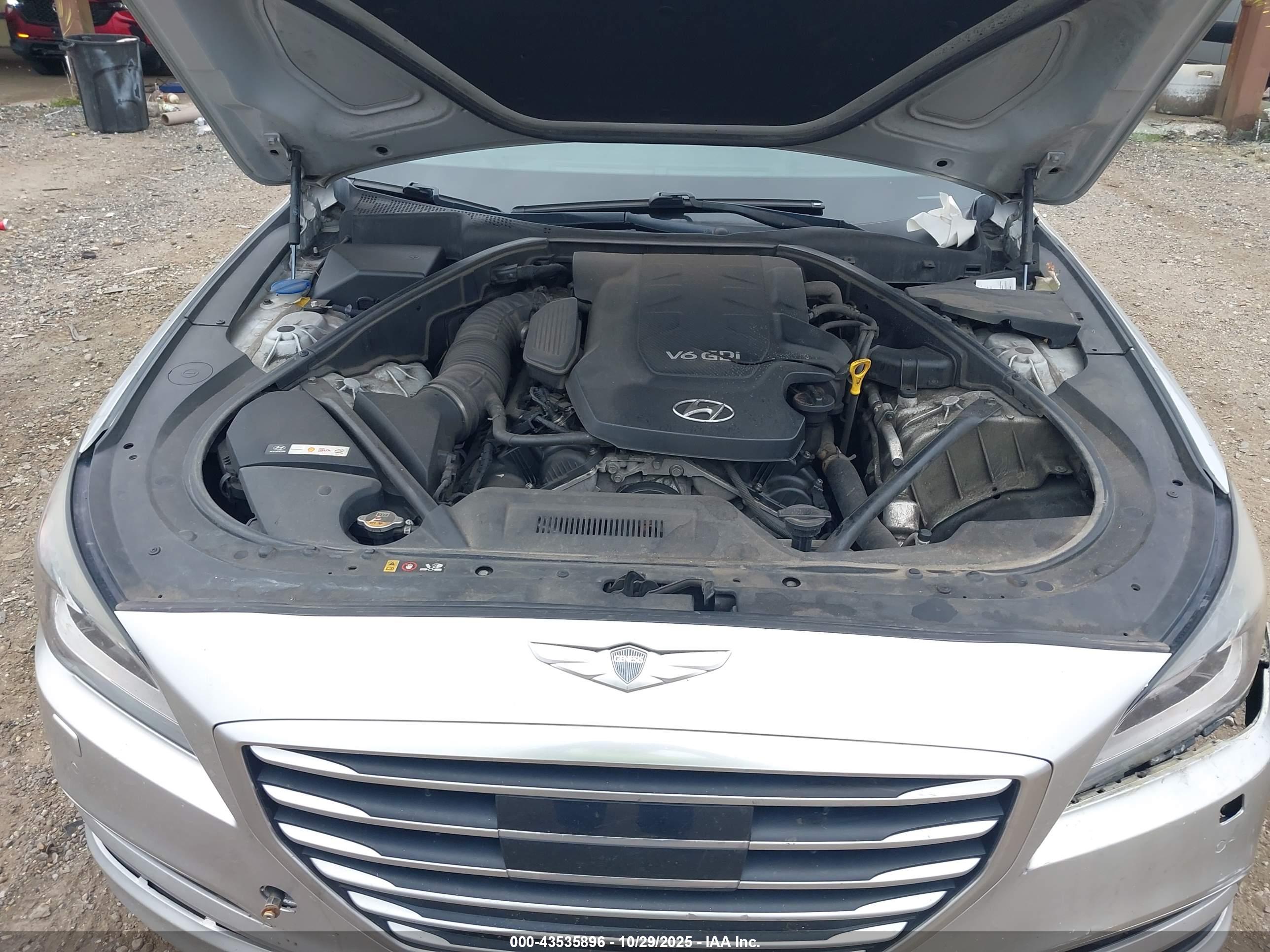 HYUNDAI GENESIS image 10