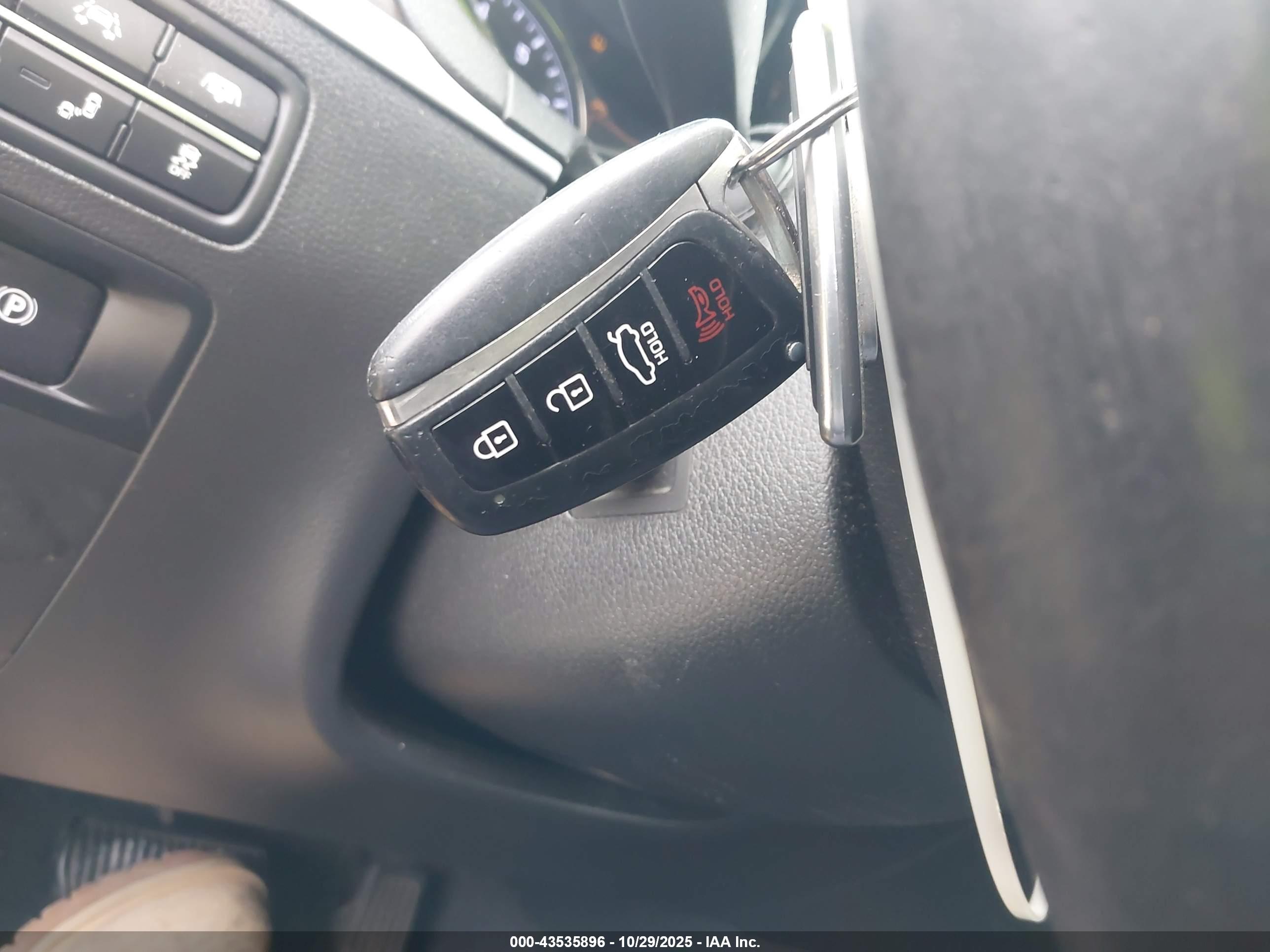 HYUNDAI GENESIS image 11