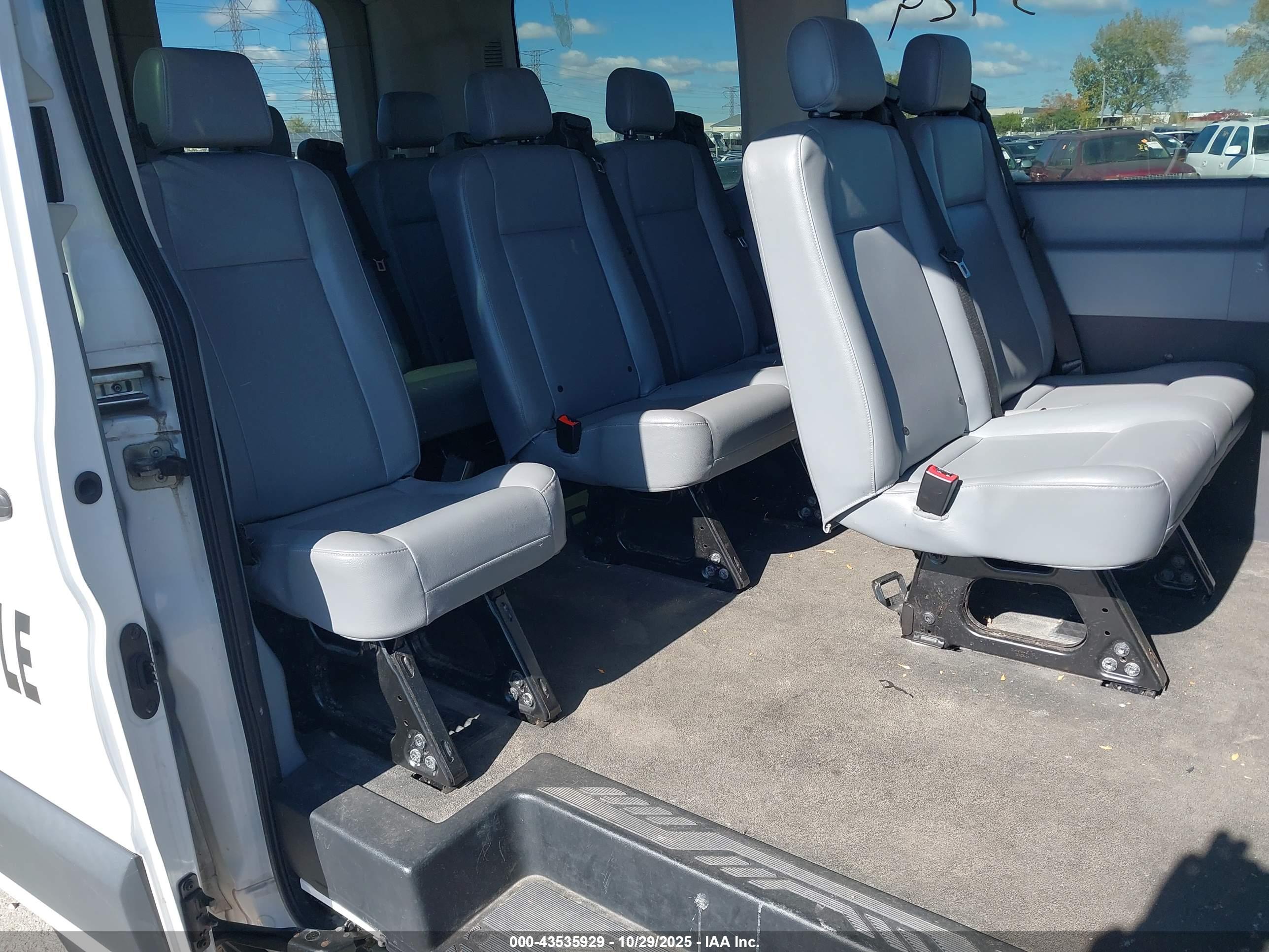FORD TRANSIT-150 image 8