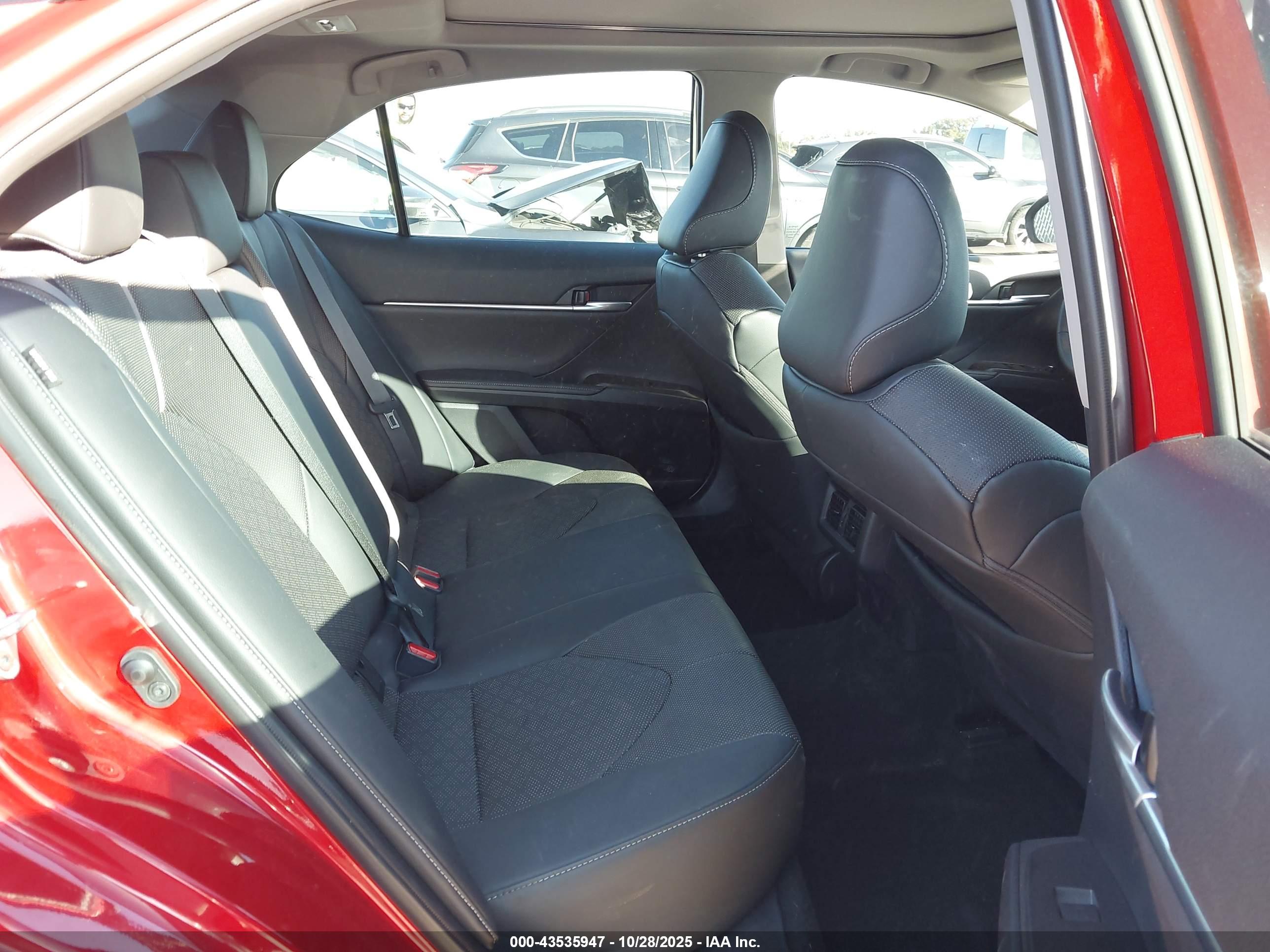 TOYOTA CAMRY image 8