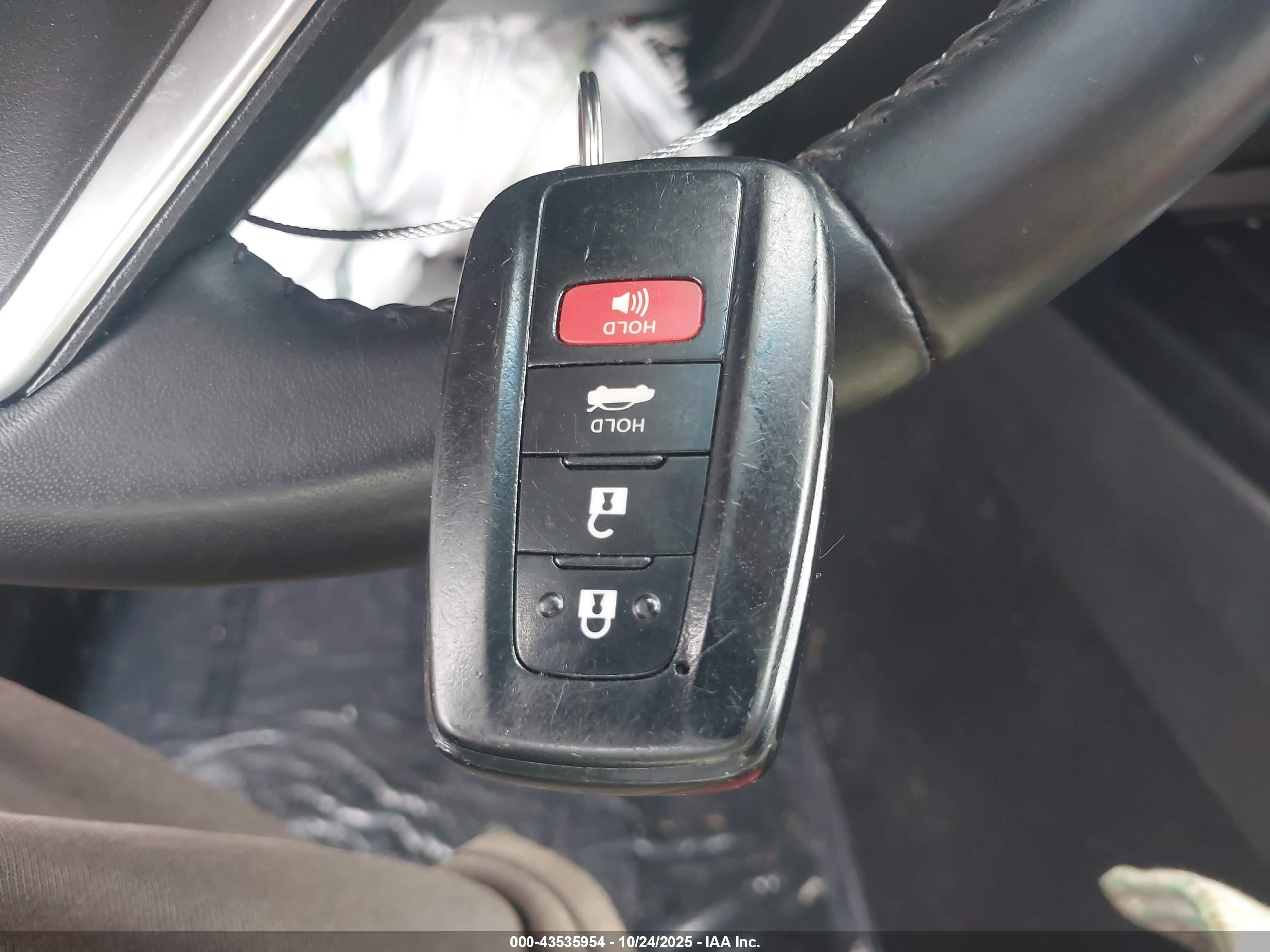 TOYOTA CAMRY image 11