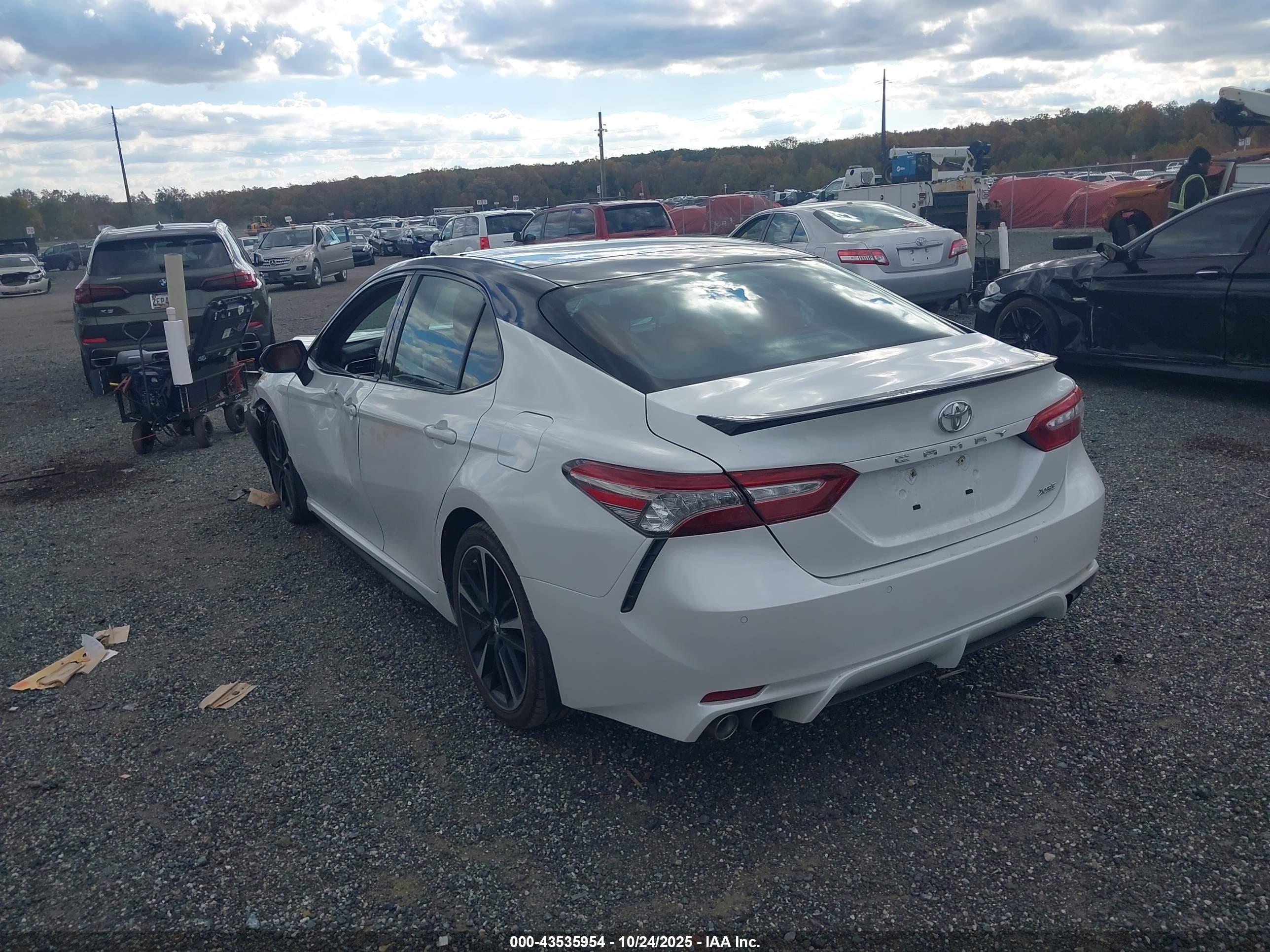 TOYOTA CAMRY image 3