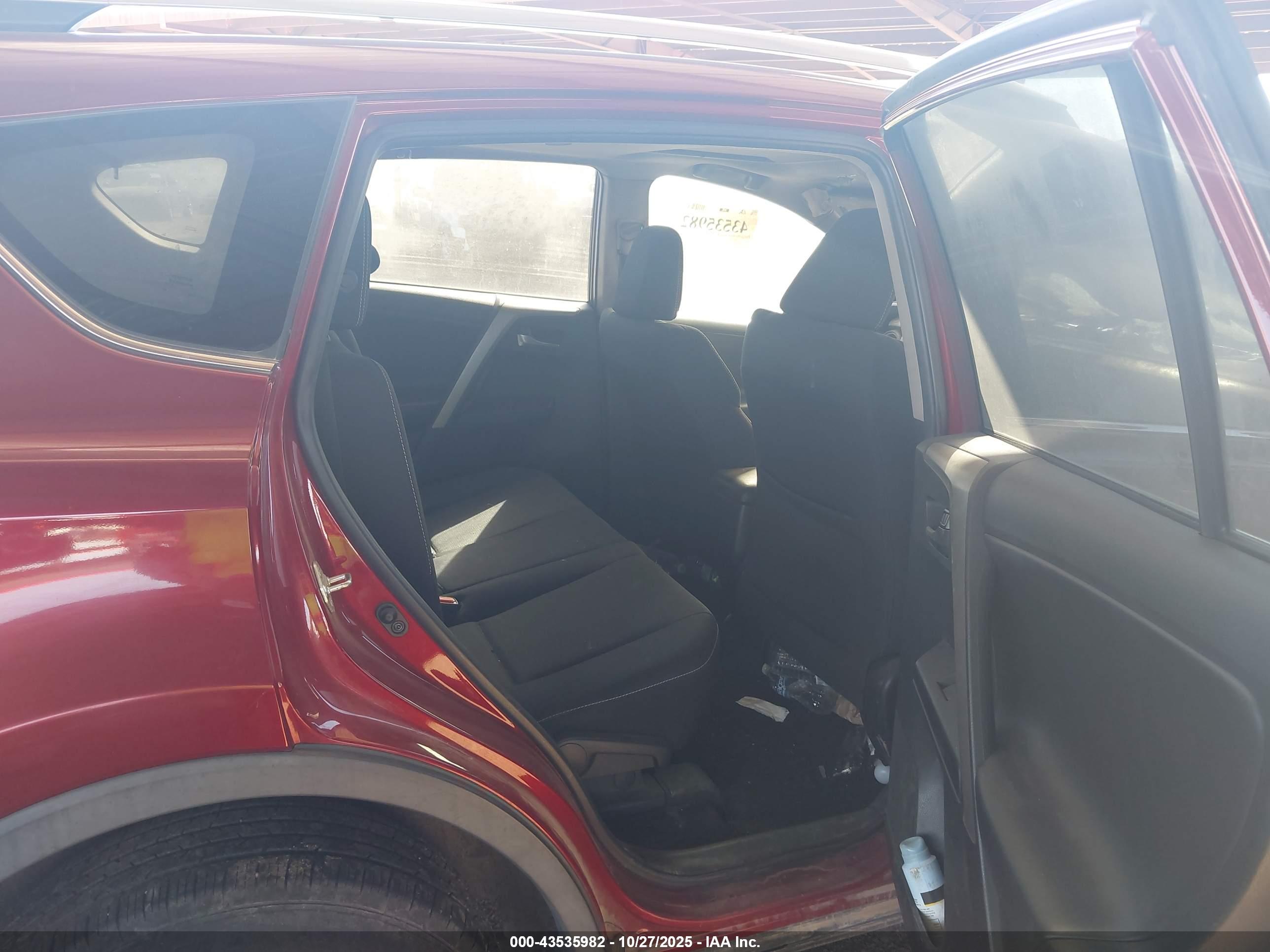 TOYOTA RAV4 image 8