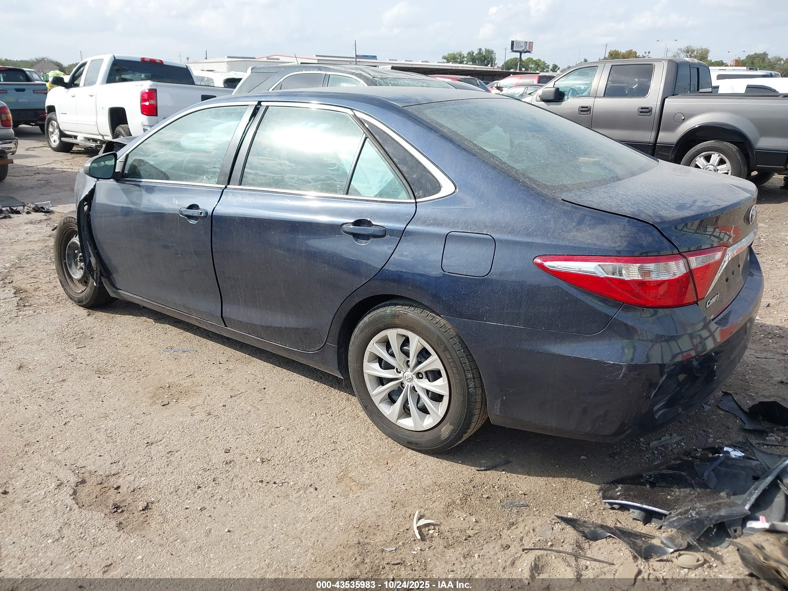 TOYOTA CAMRY image 3