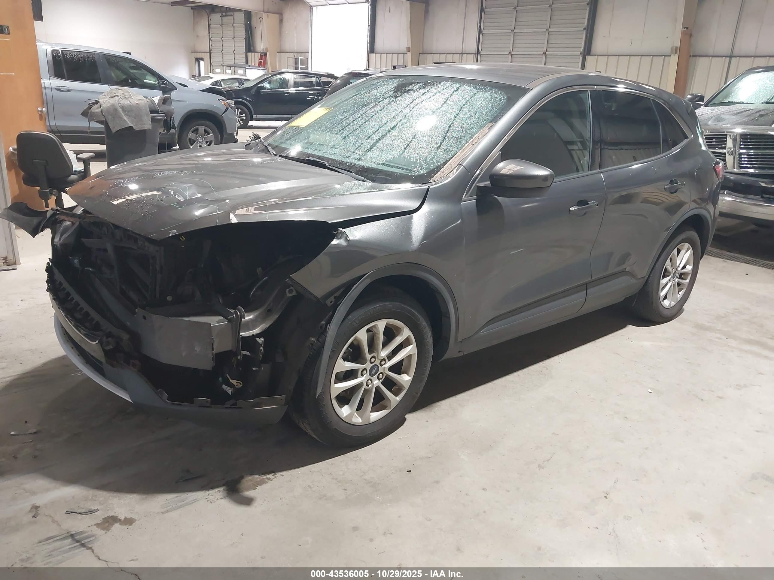 FORD ESCAPE image 2