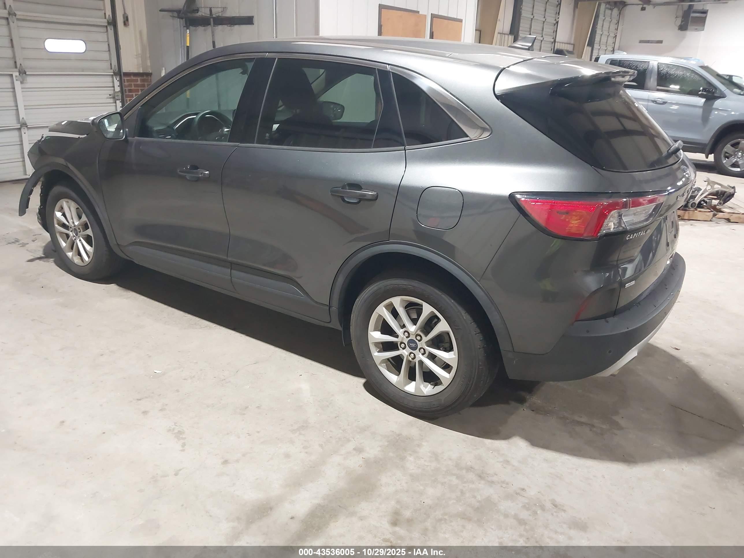 FORD ESCAPE image 3