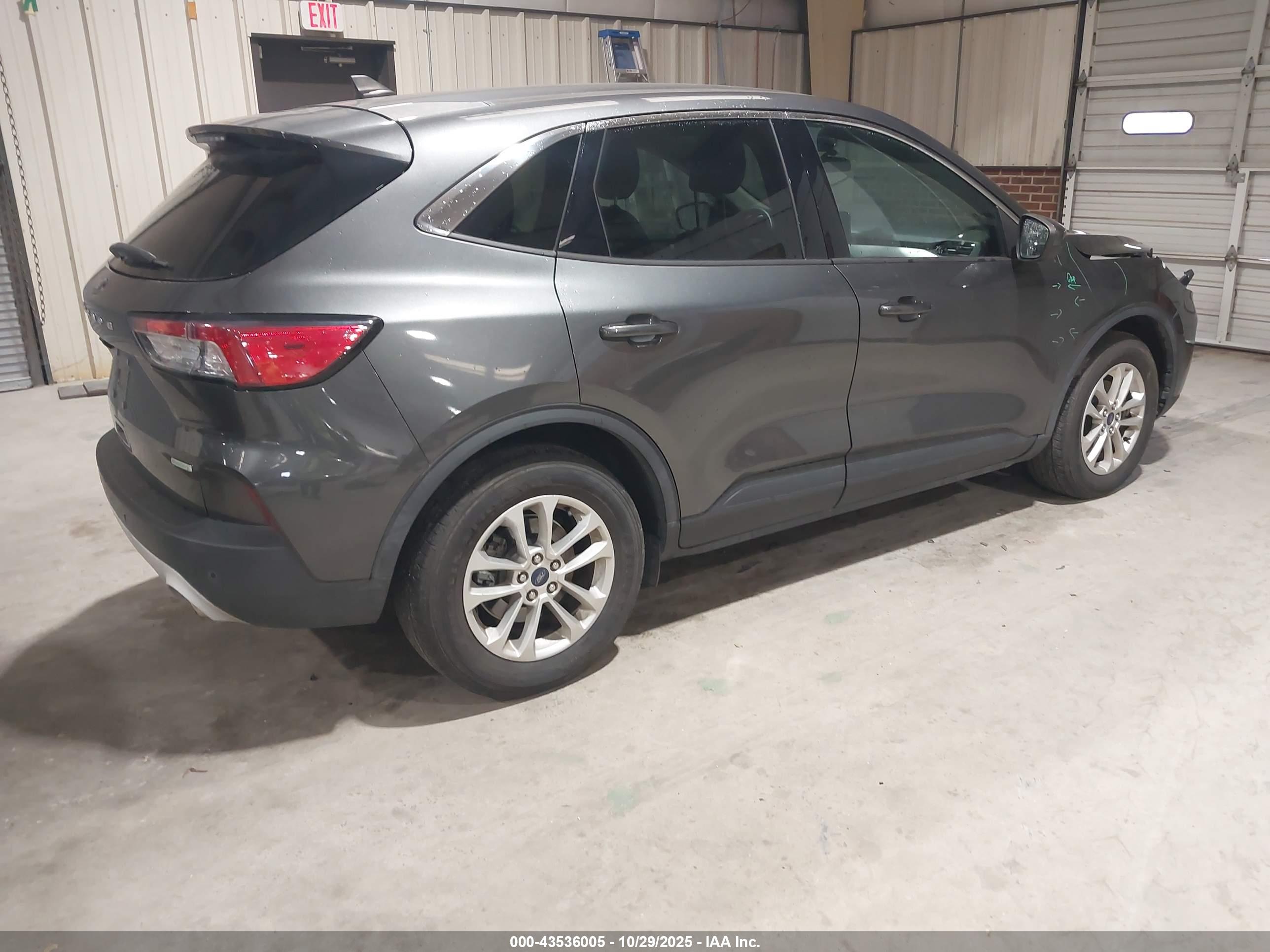 FORD ESCAPE image 4