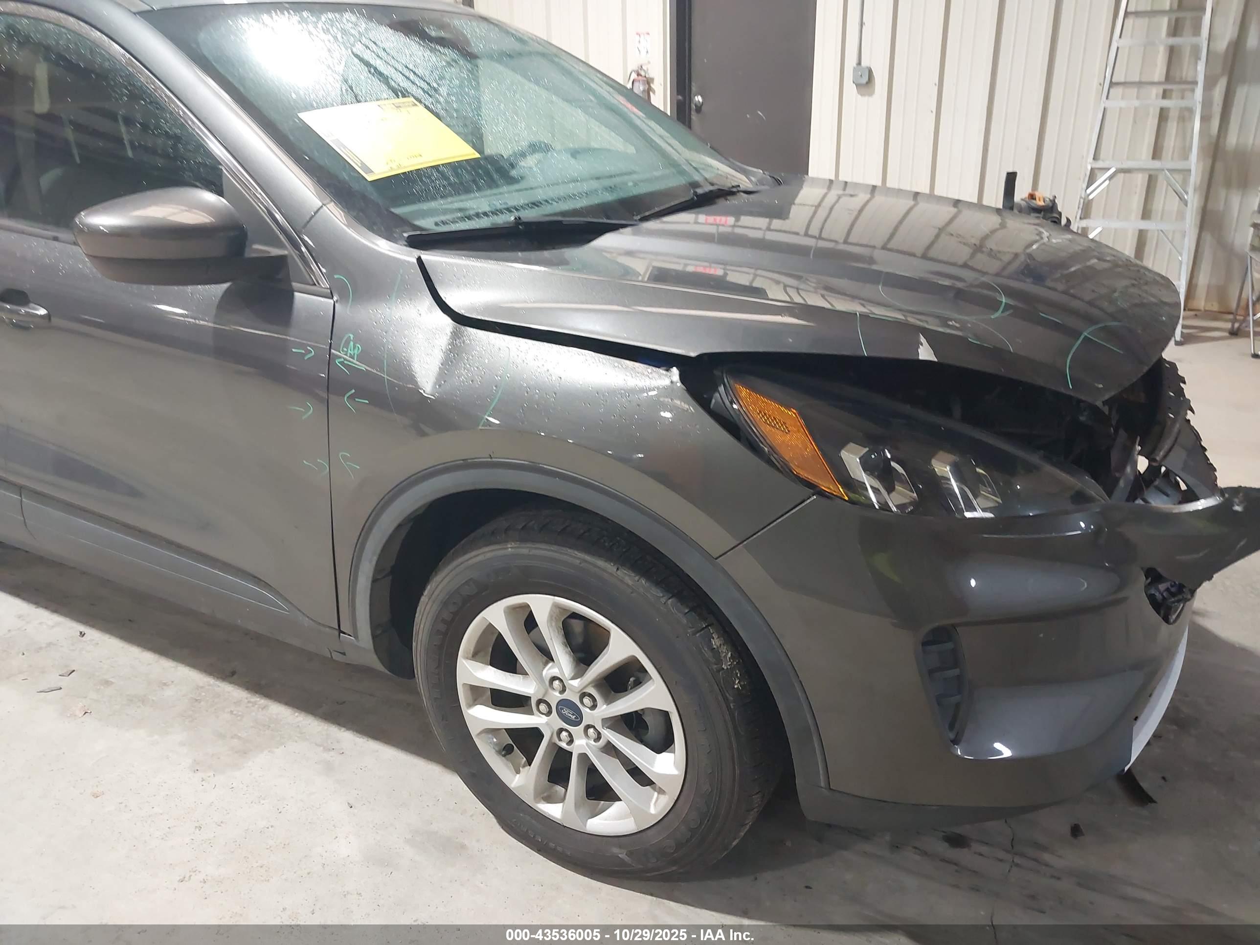 FORD ESCAPE image 6