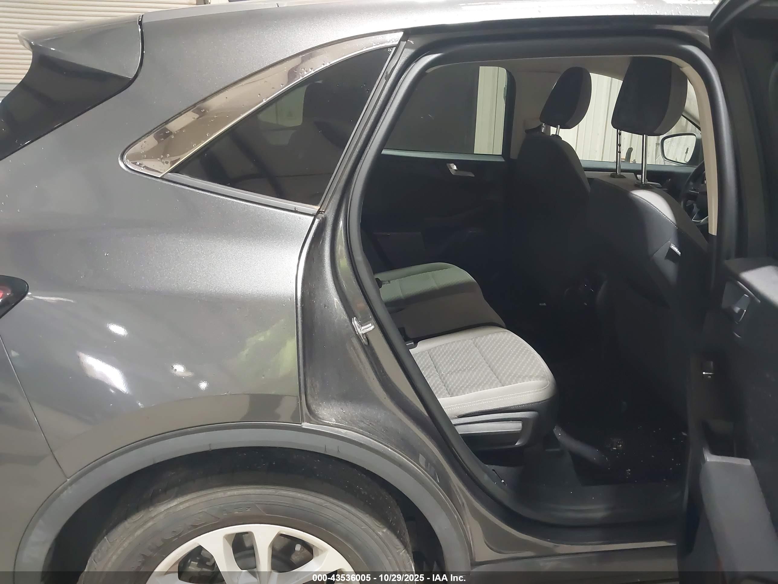 FORD ESCAPE image 8