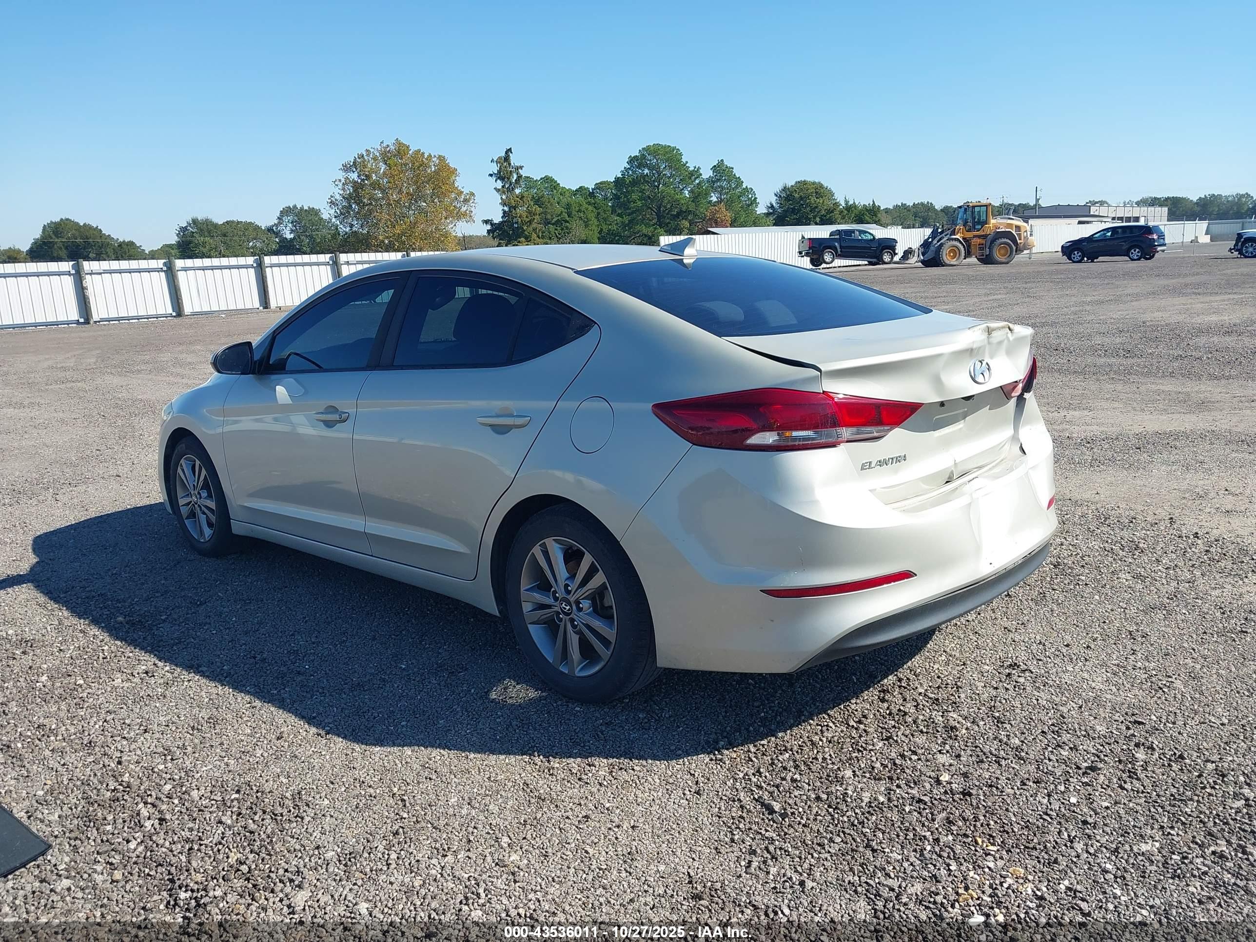 HYUNDAI ELANTRA image 3