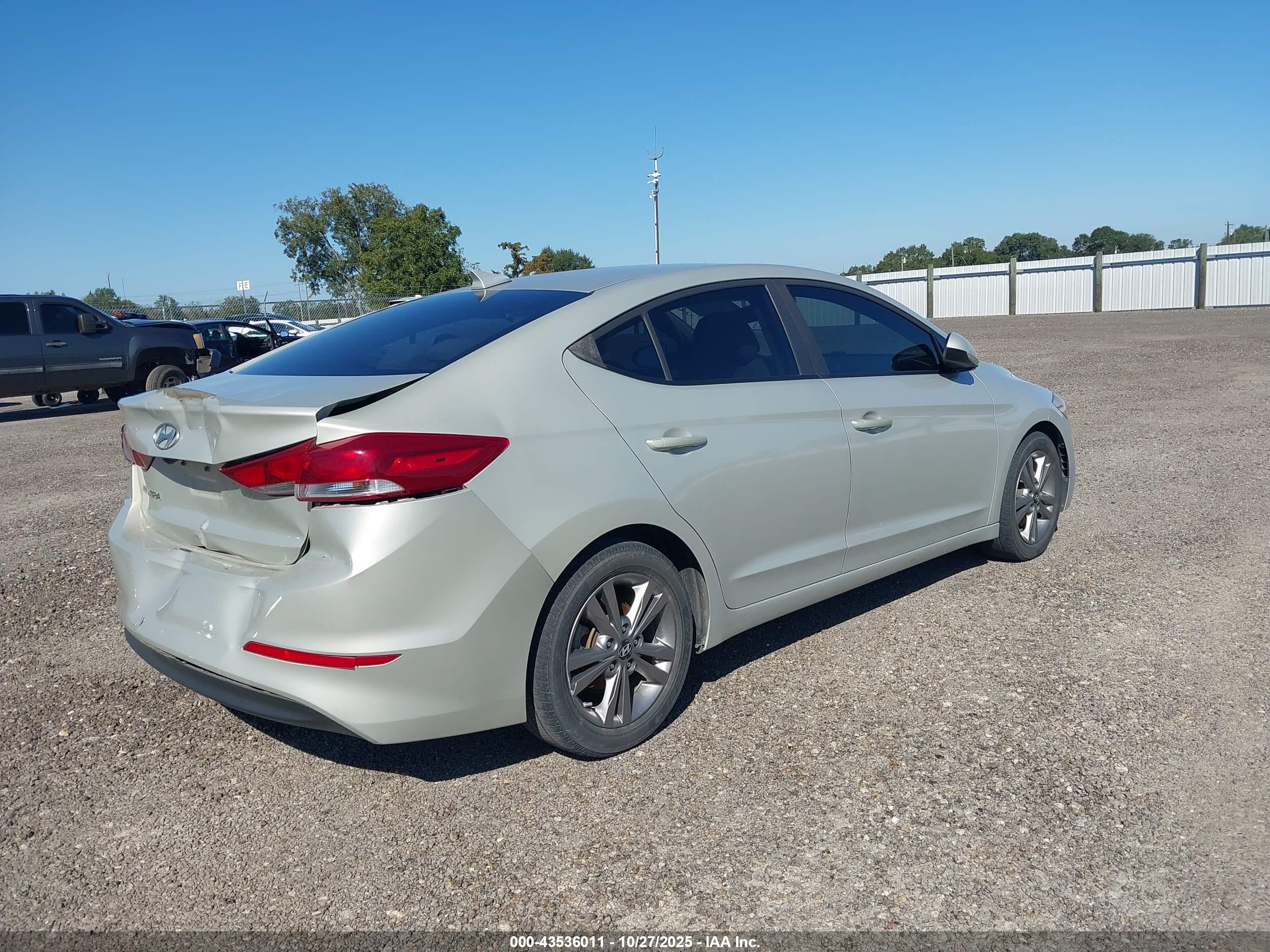 HYUNDAI ELANTRA image 4