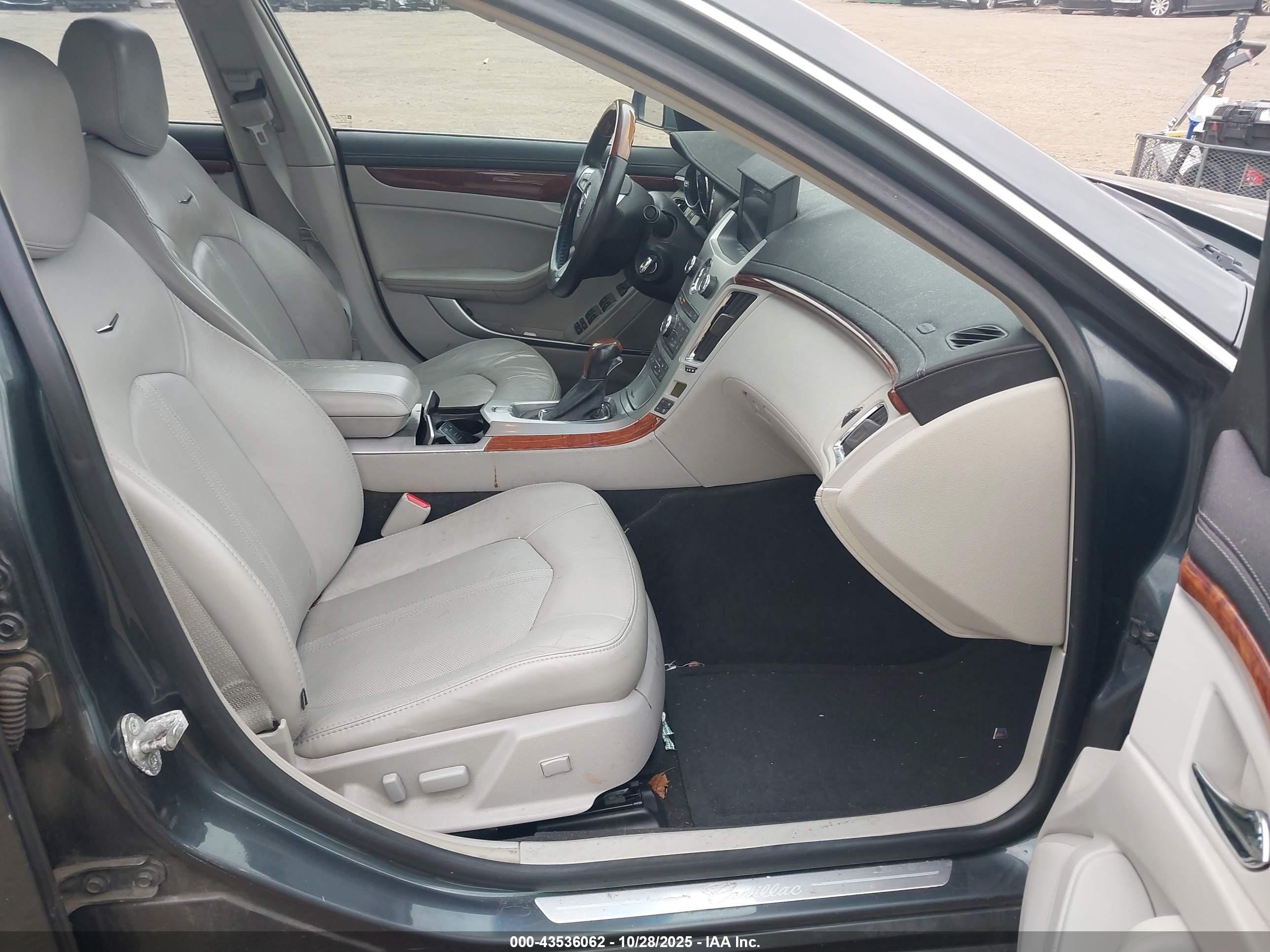 CADILLAC CTS image 5