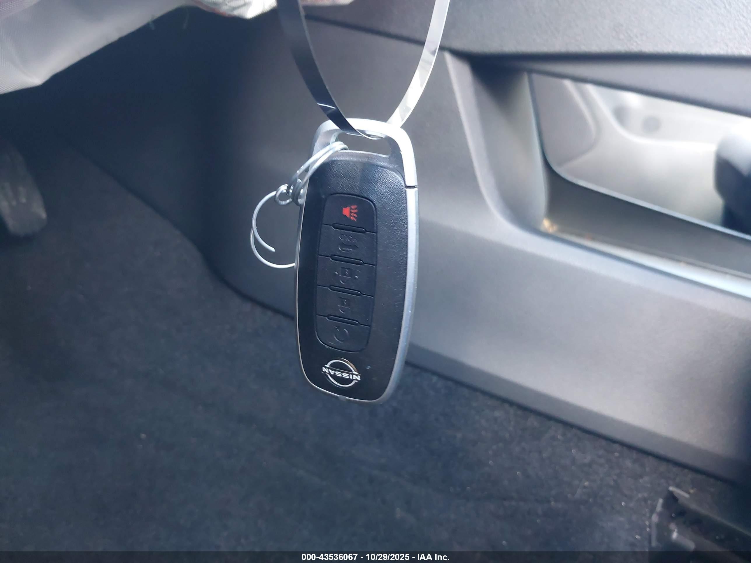 NISSAN ROGUE image 11