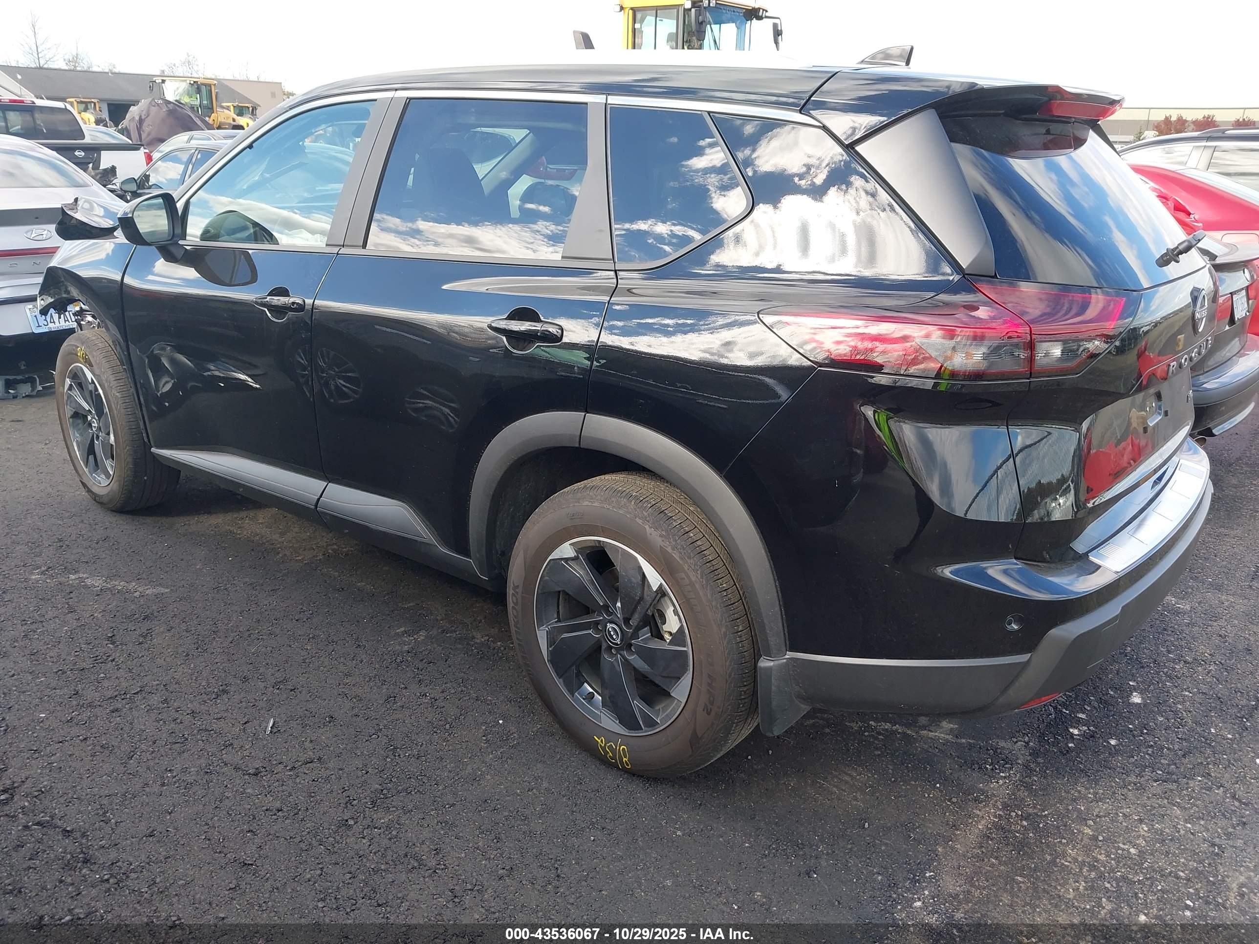 NISSAN ROGUE image 3