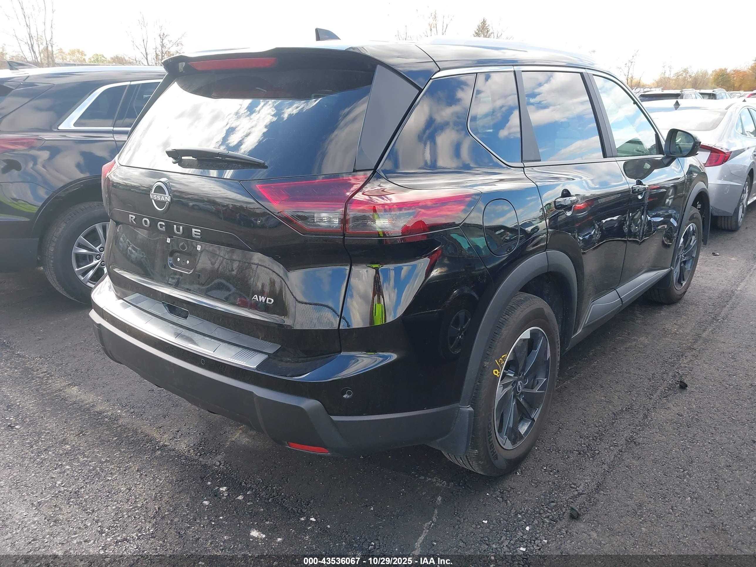 NISSAN ROGUE image 4