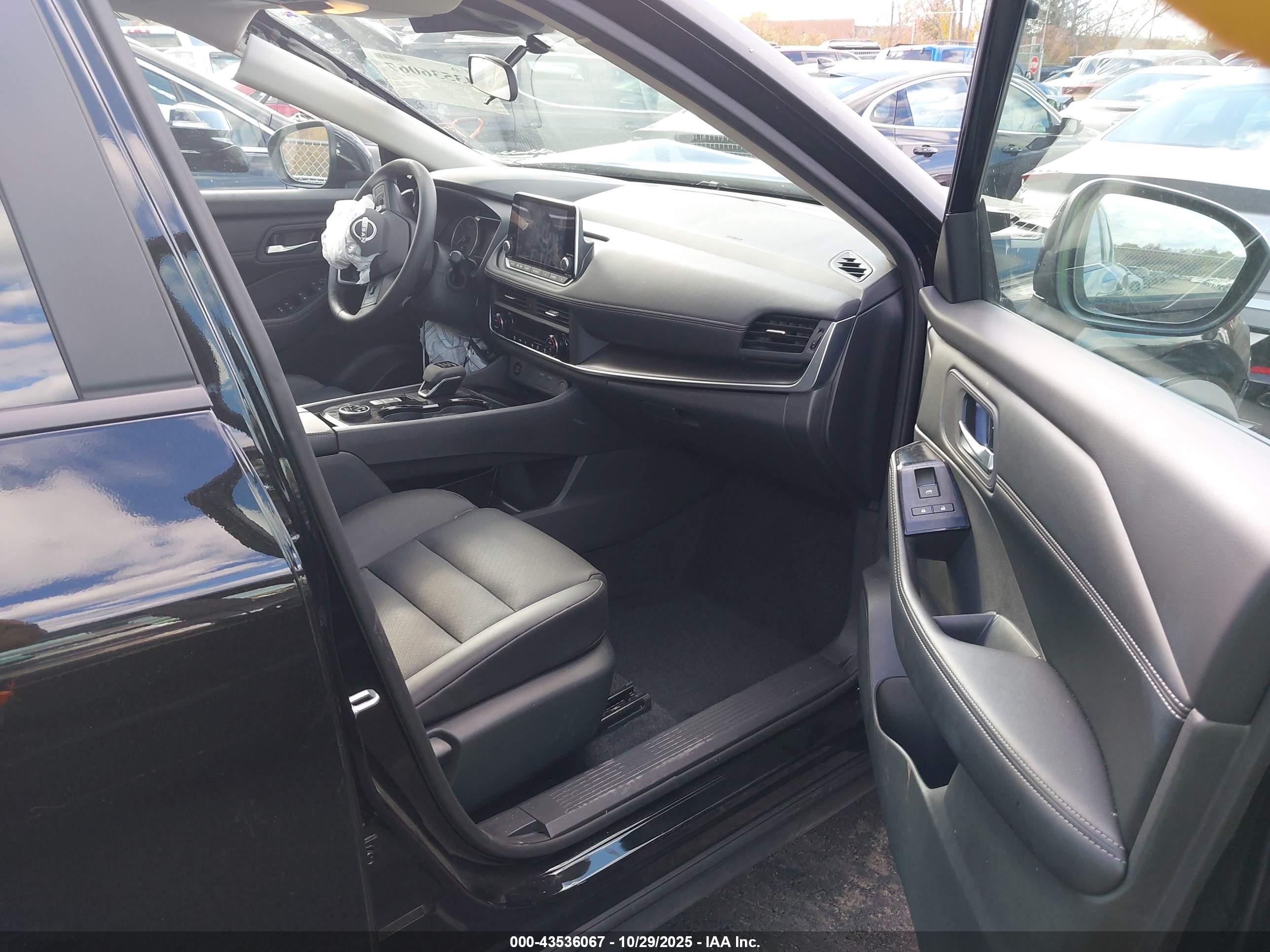 NISSAN ROGUE image 5