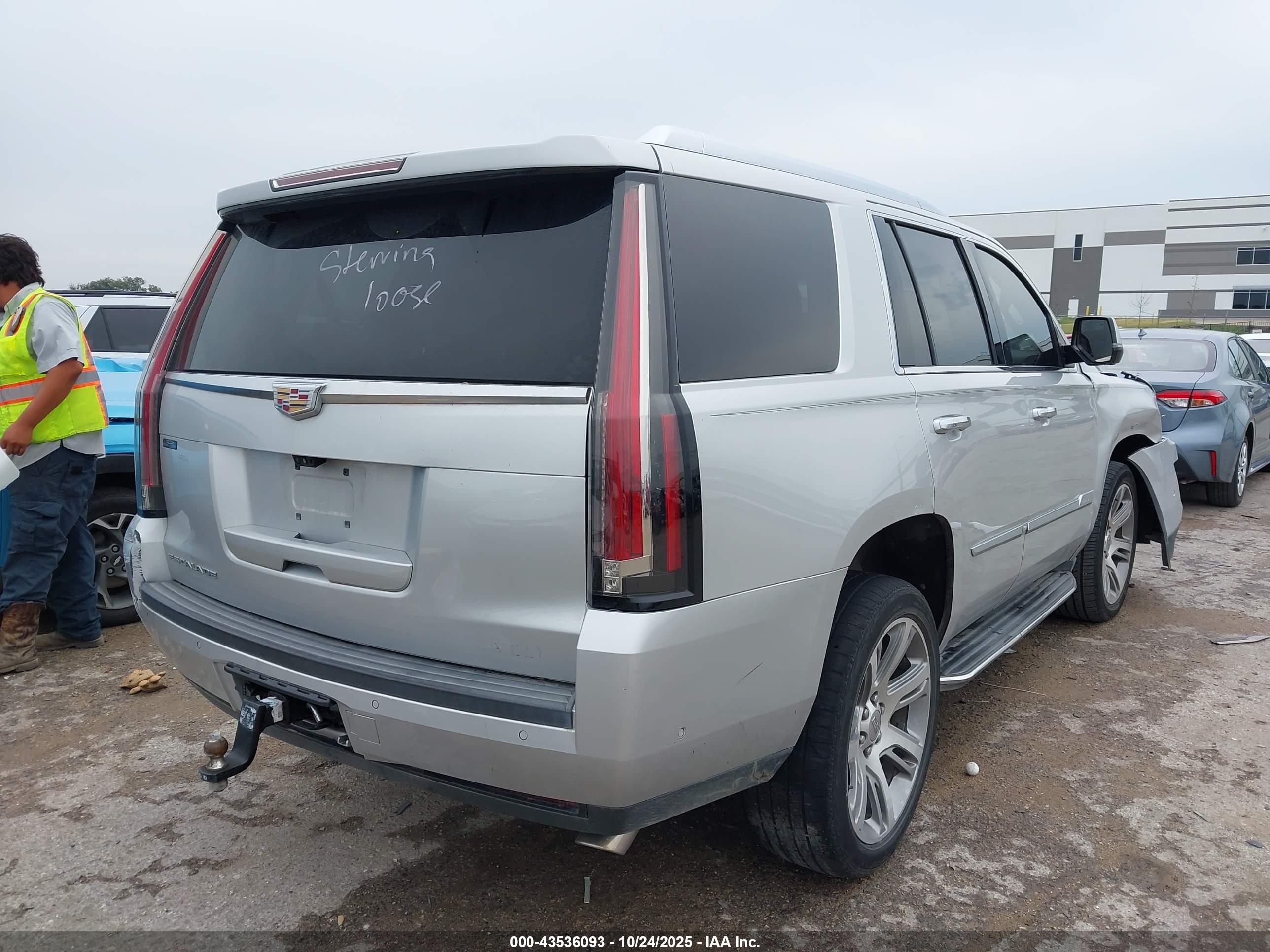 CADILLAC ESCALADE image 4