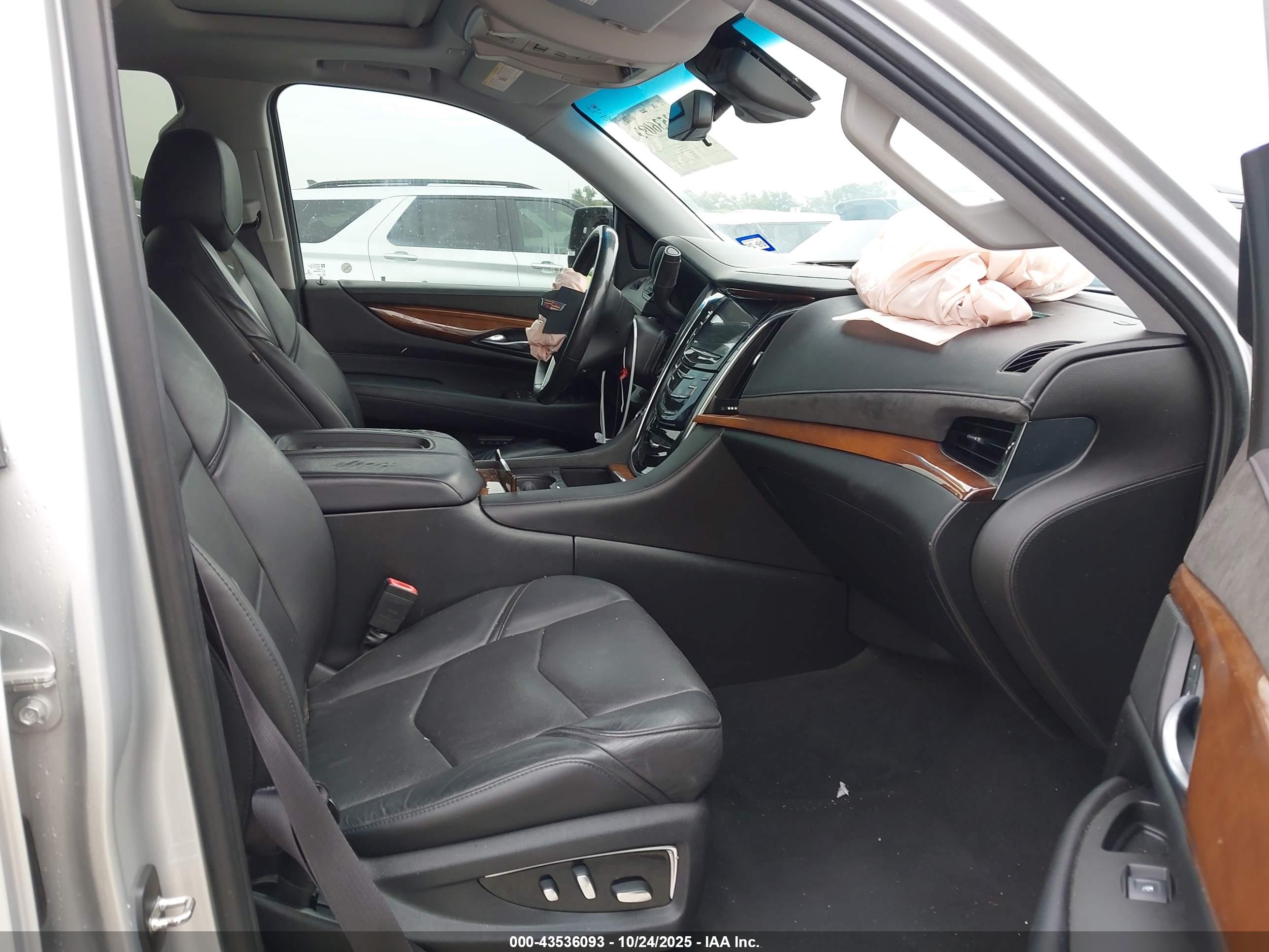 CADILLAC ESCALADE image 5