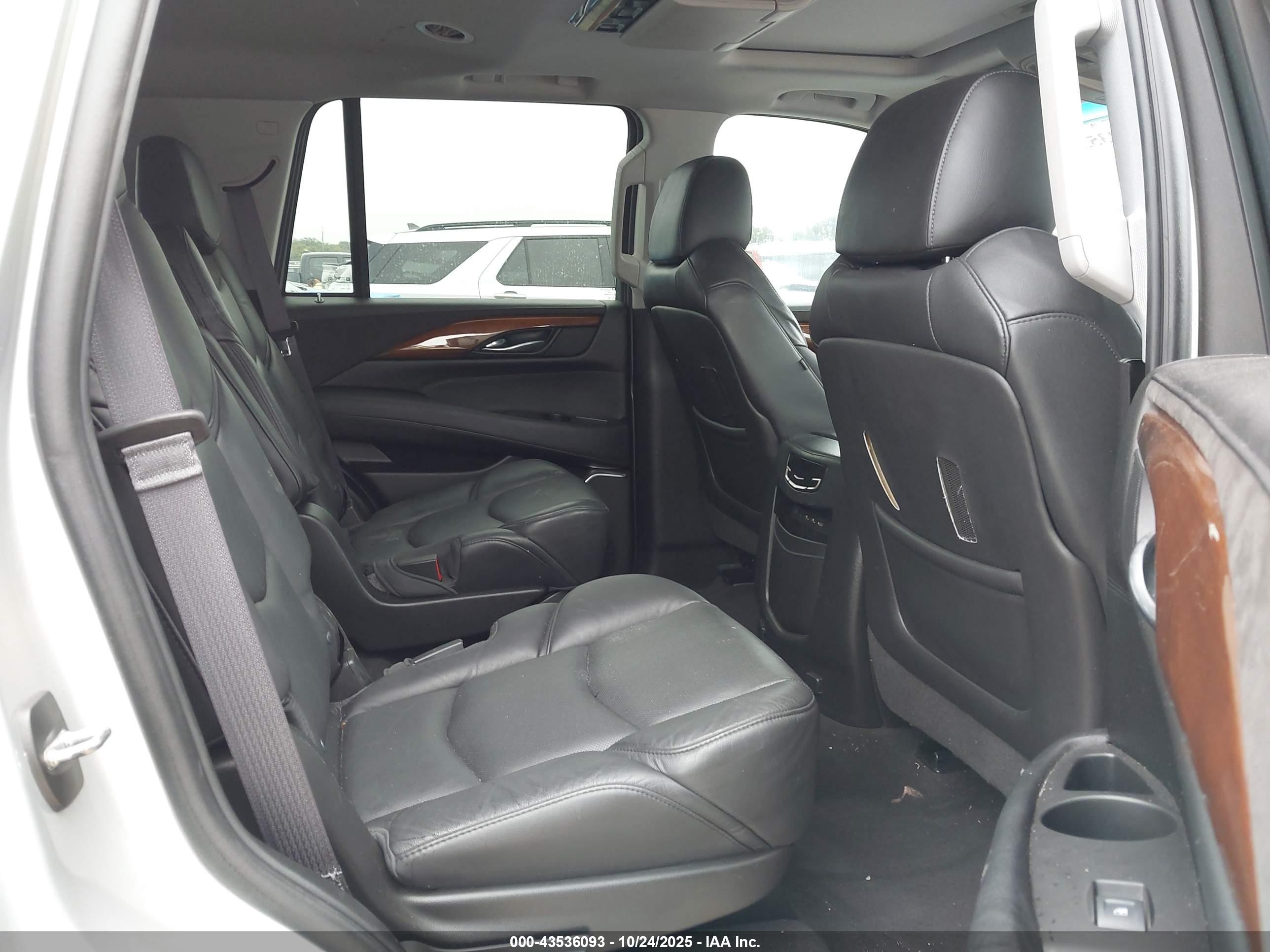 CADILLAC ESCALADE image 8