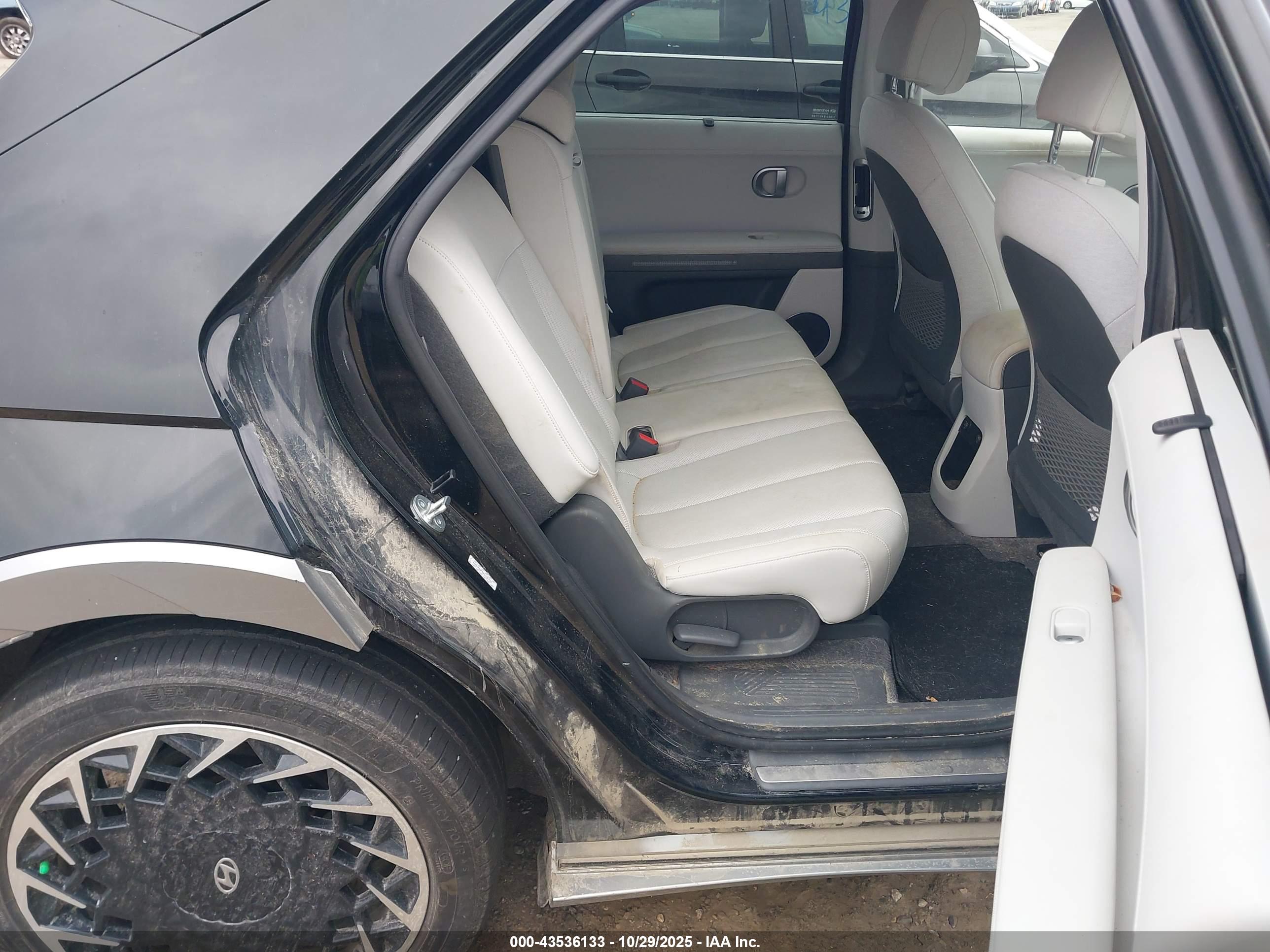 HYUNDAI IONIQ image 8