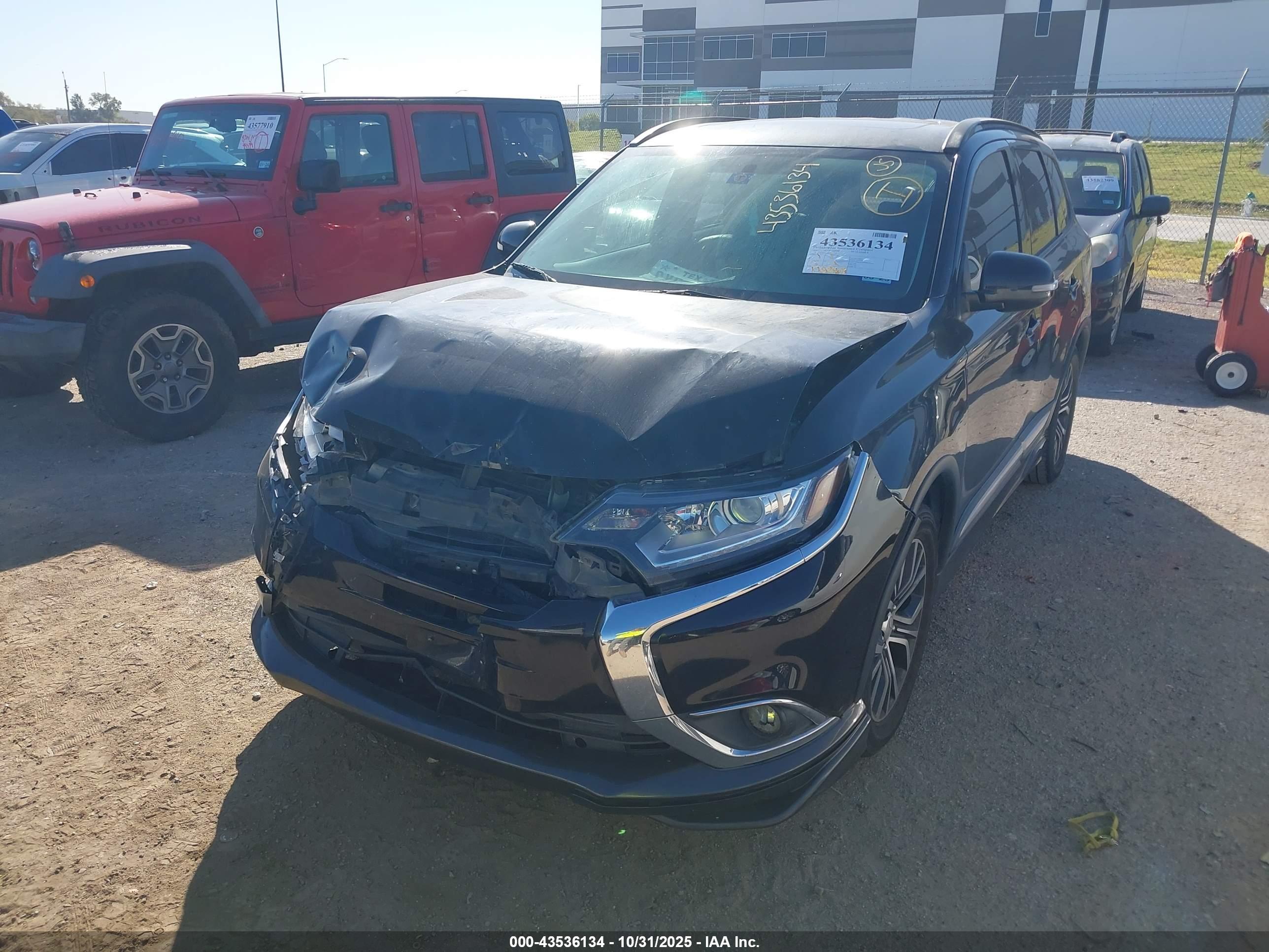 MITSUBISHI OUTLANDER image 2