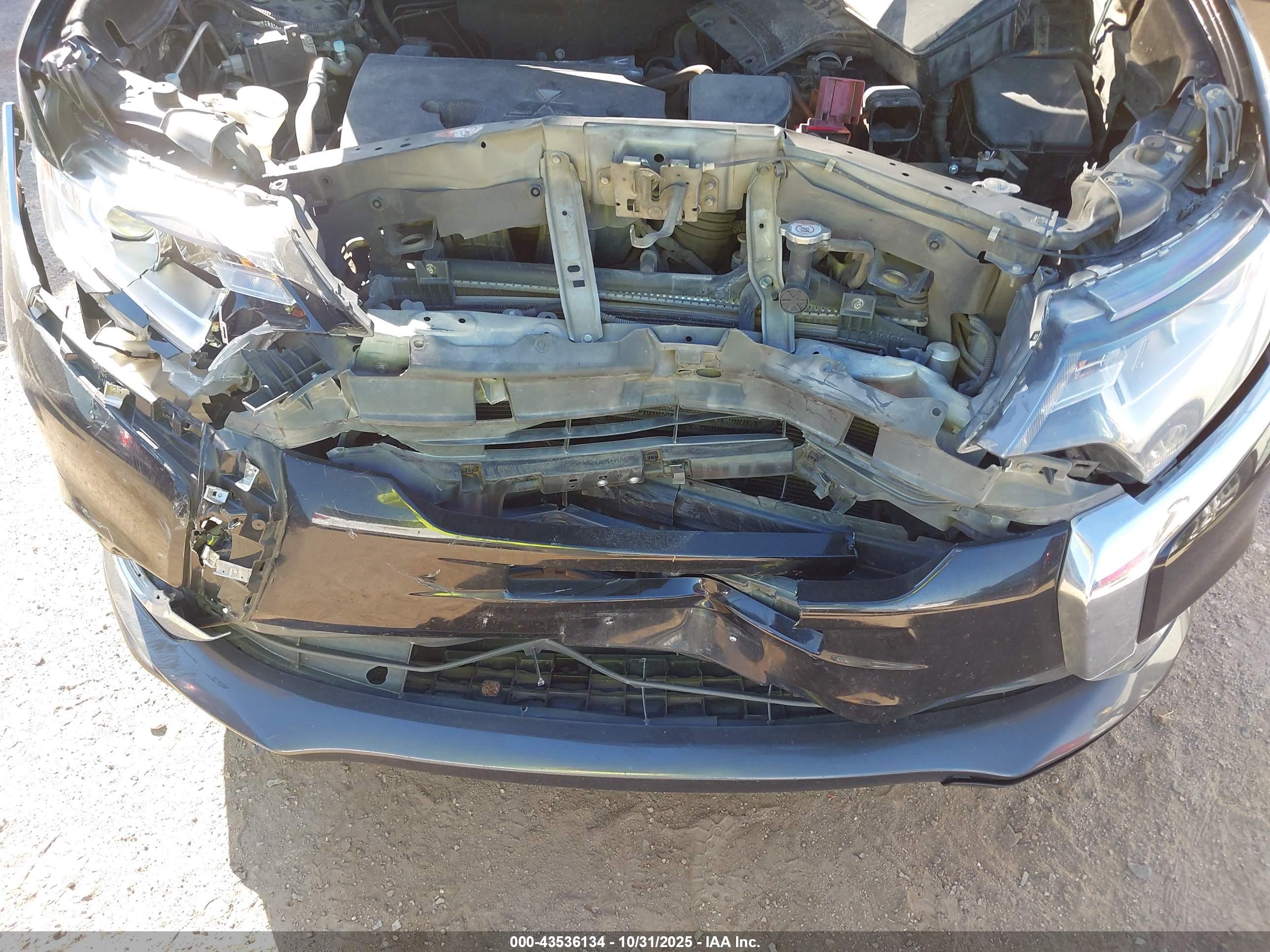 MITSUBISHI OUTLANDER image 6