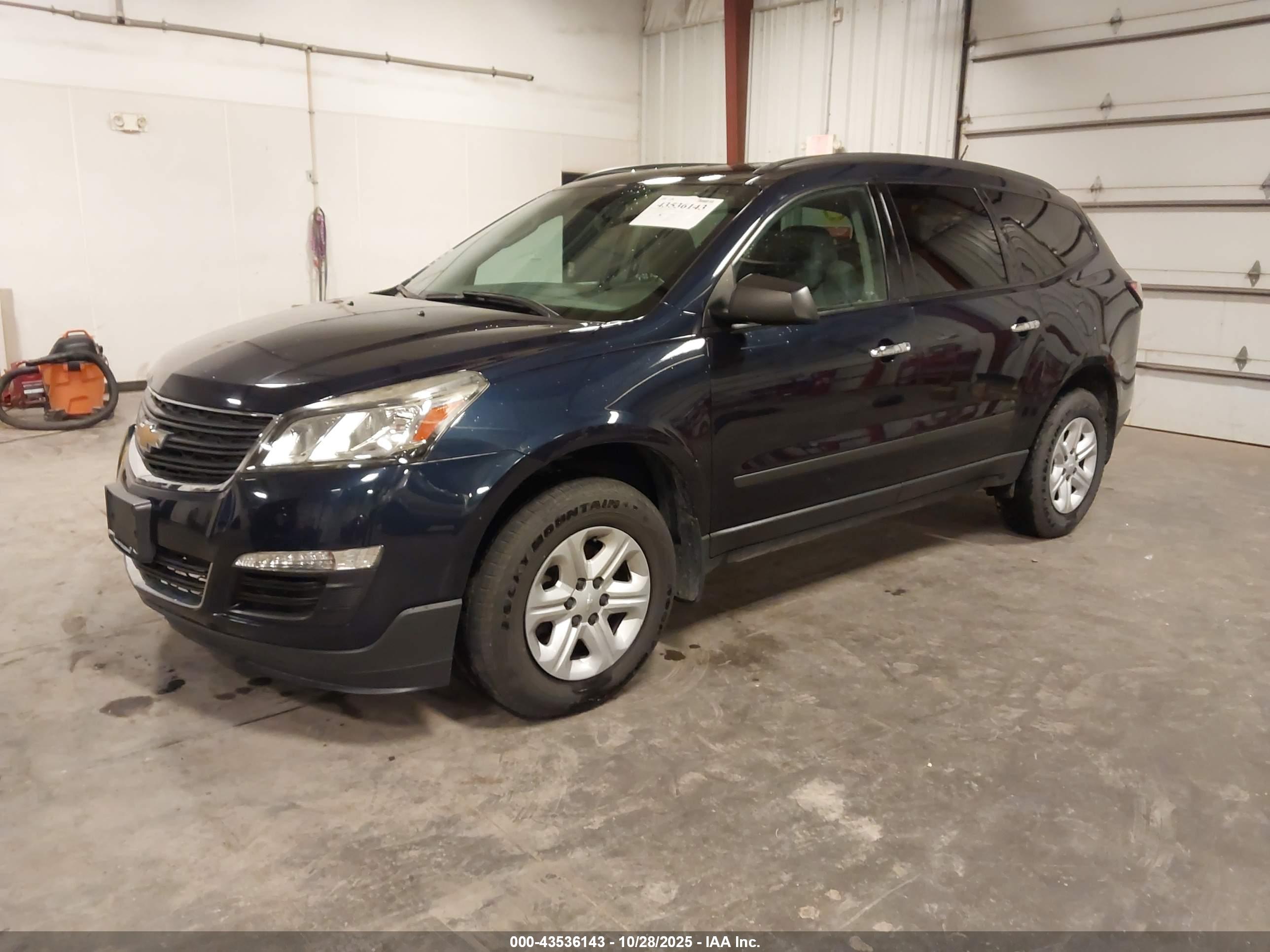 CHEVROLET TRAVERSE image 2