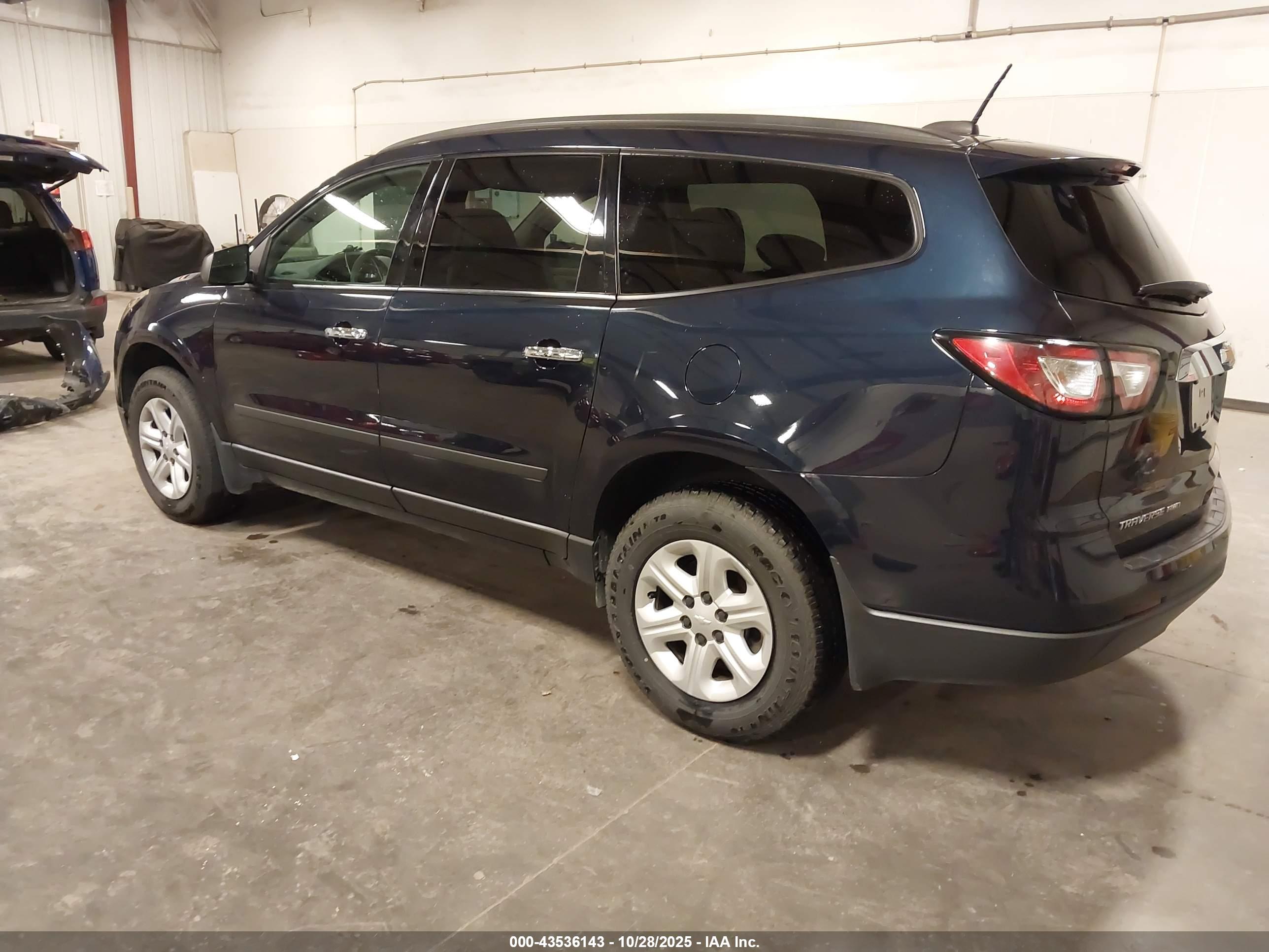 CHEVROLET TRAVERSE image 3