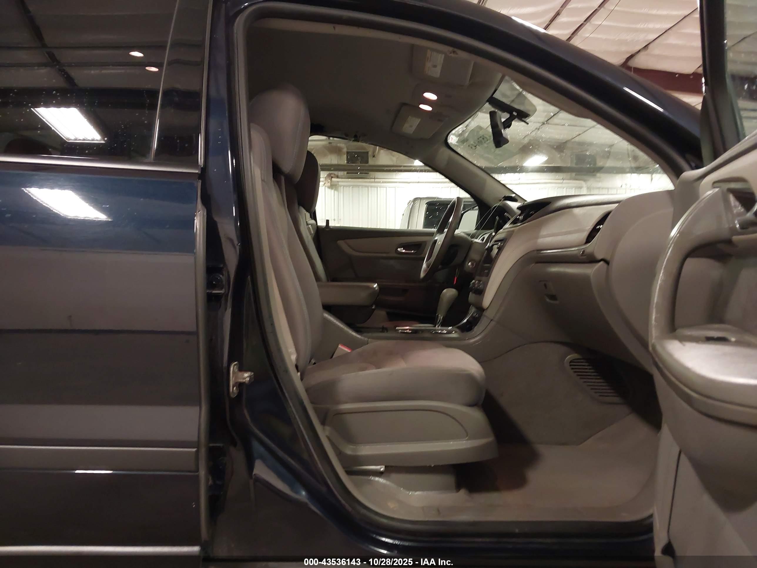 CHEVROLET TRAVERSE image 5