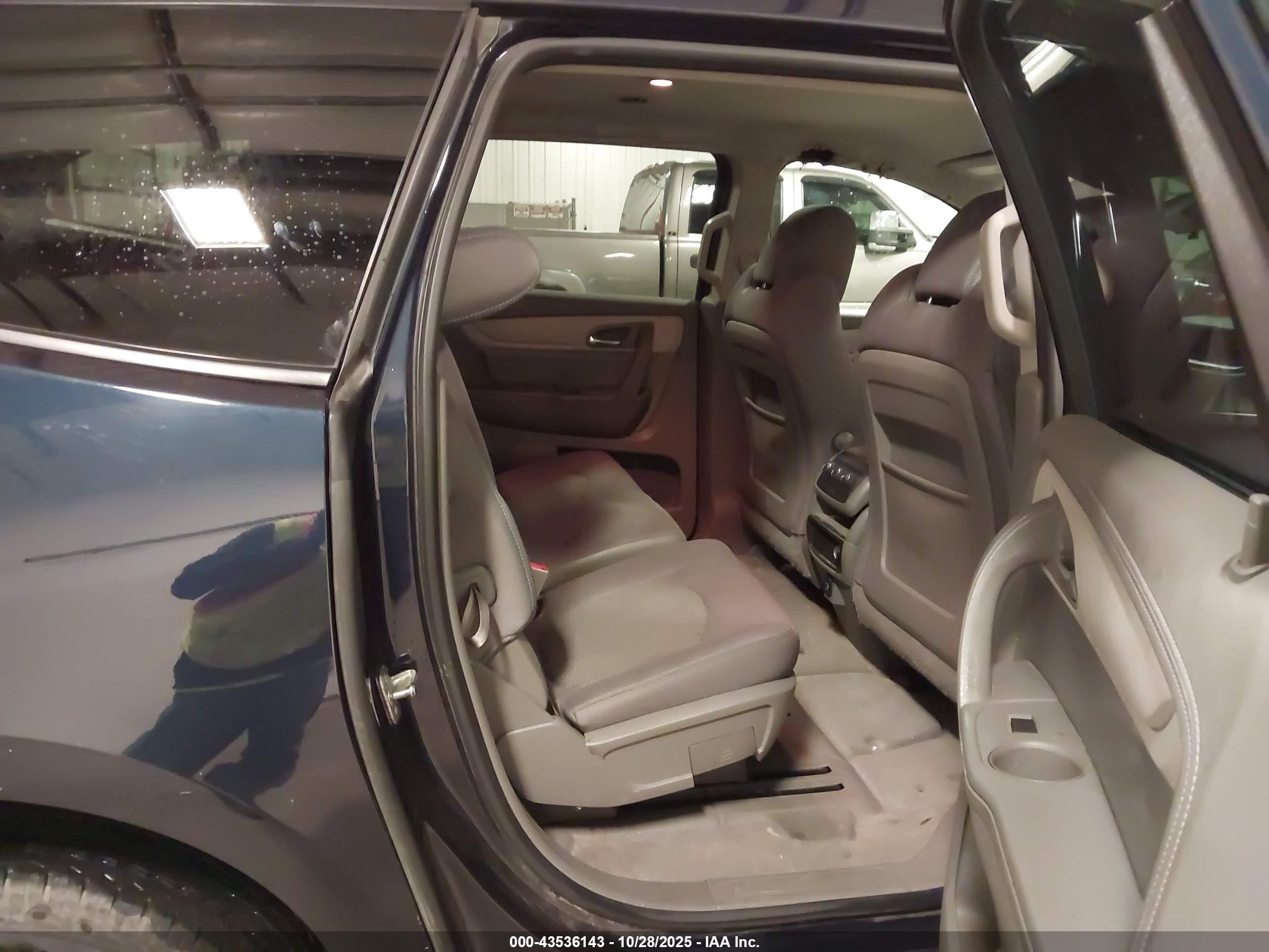 CHEVROLET TRAVERSE image 8