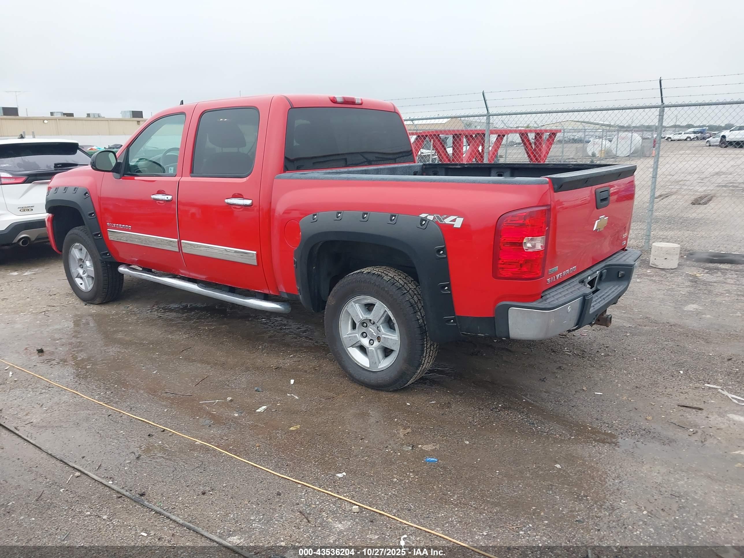 CHEVROLET SILVERADO image 3
