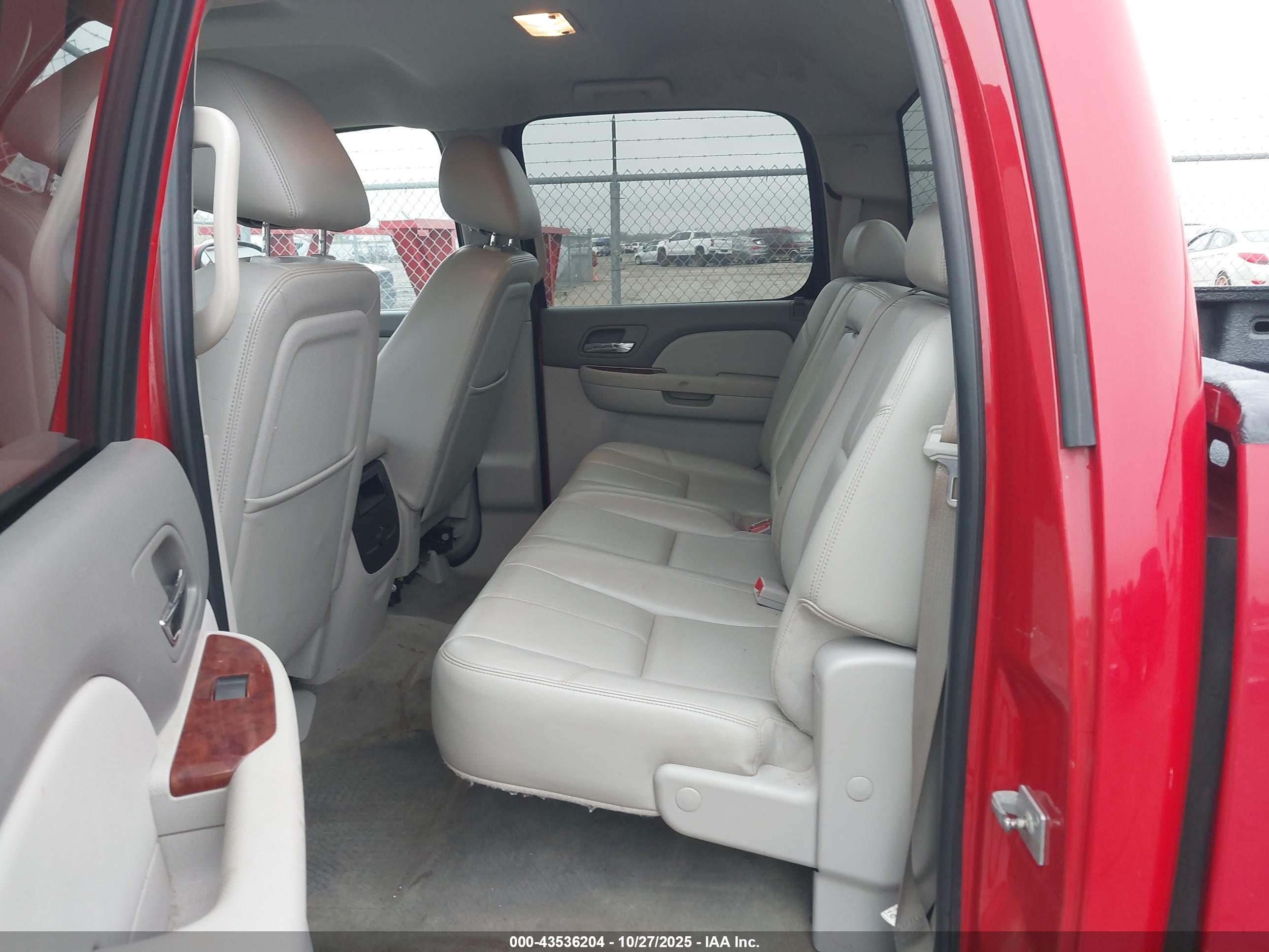 CHEVROLET SILVERADO image 8