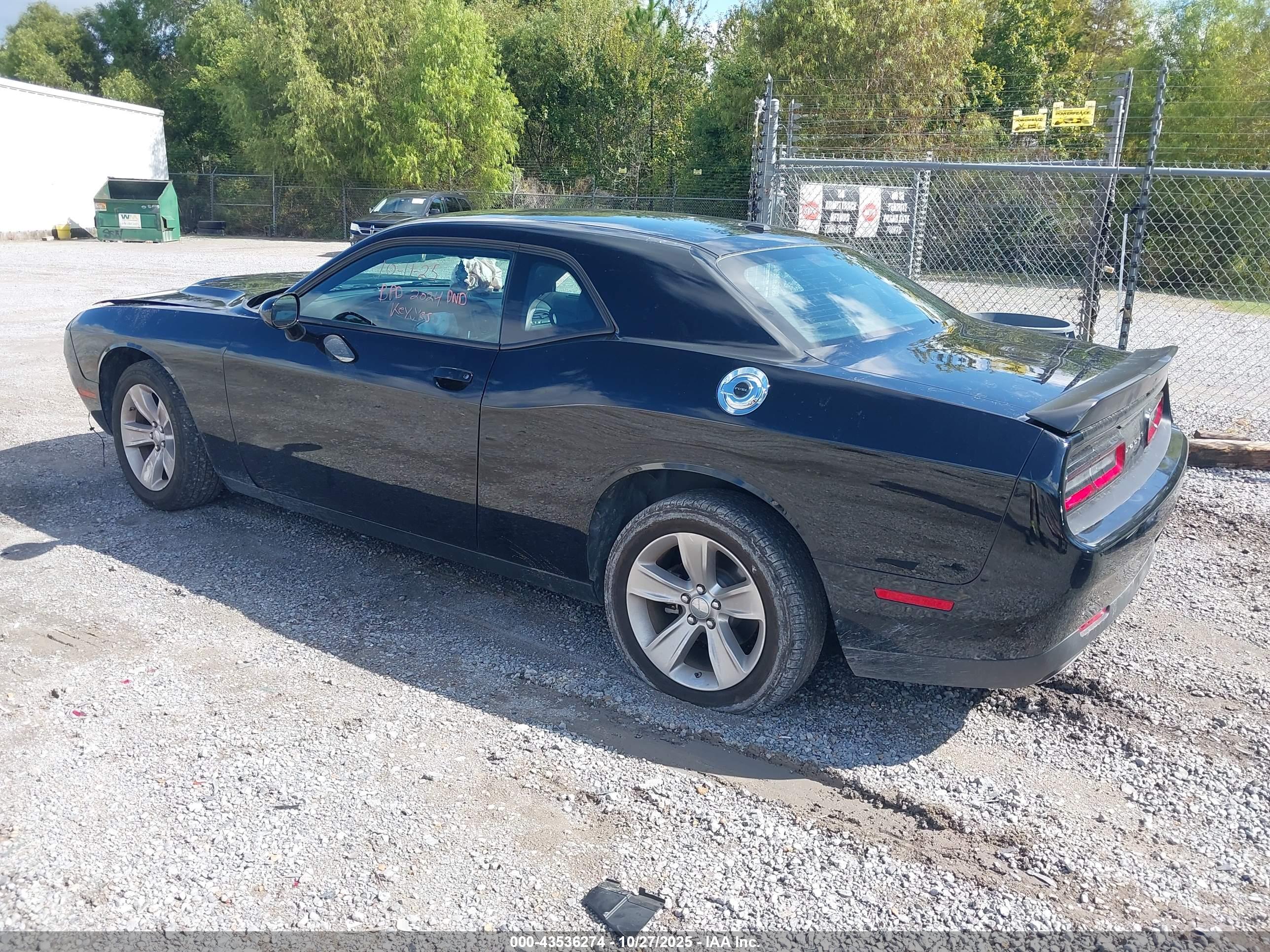 DODGE CHALLENGER image 3