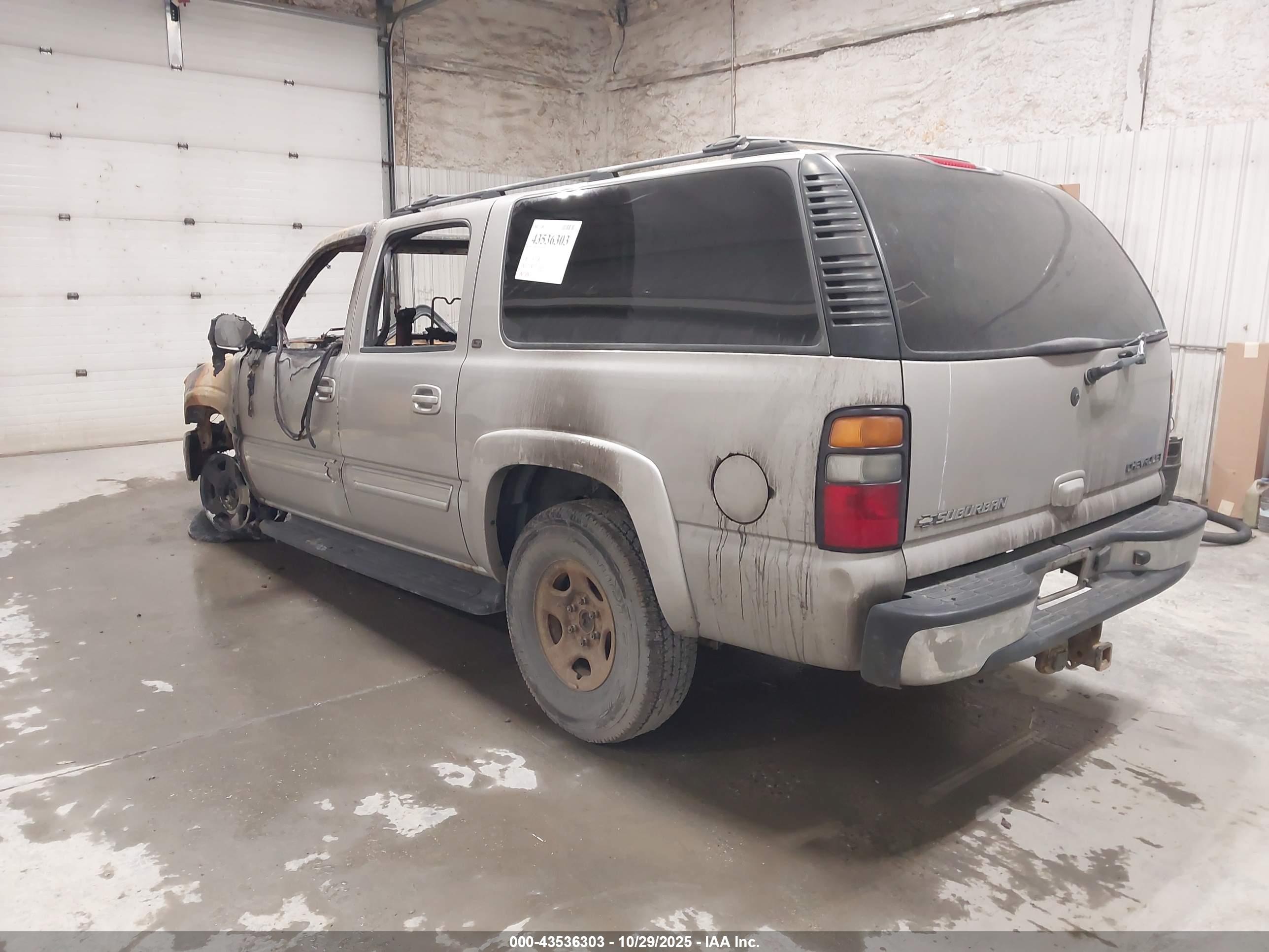 CHEVROLET SUBURBAN image 3