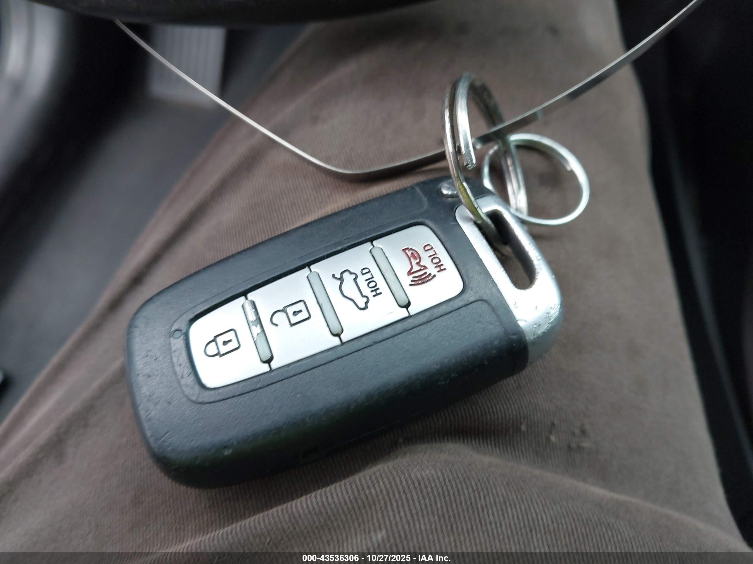 HYUNDAI ELANTRA image 11