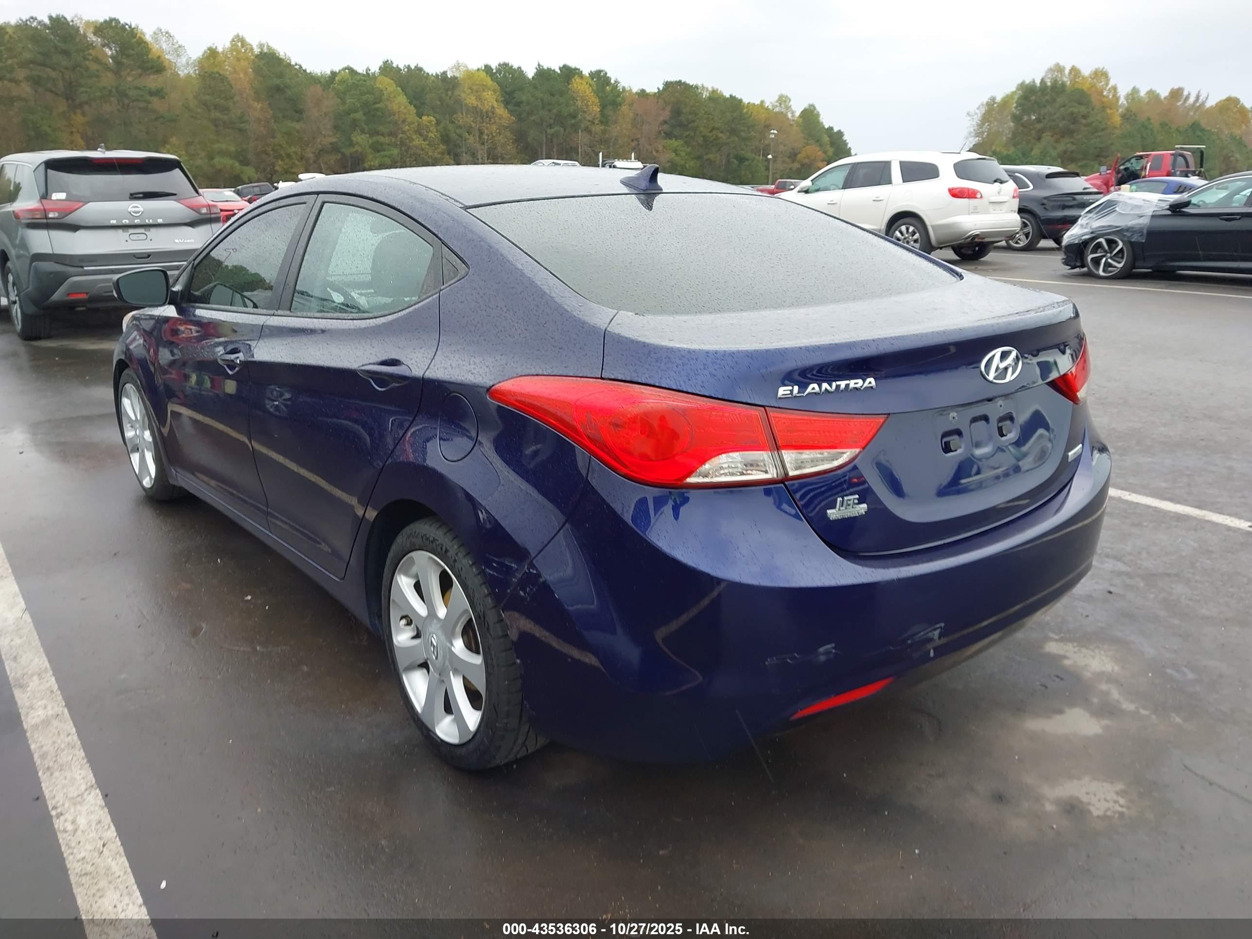 HYUNDAI ELANTRA image 3