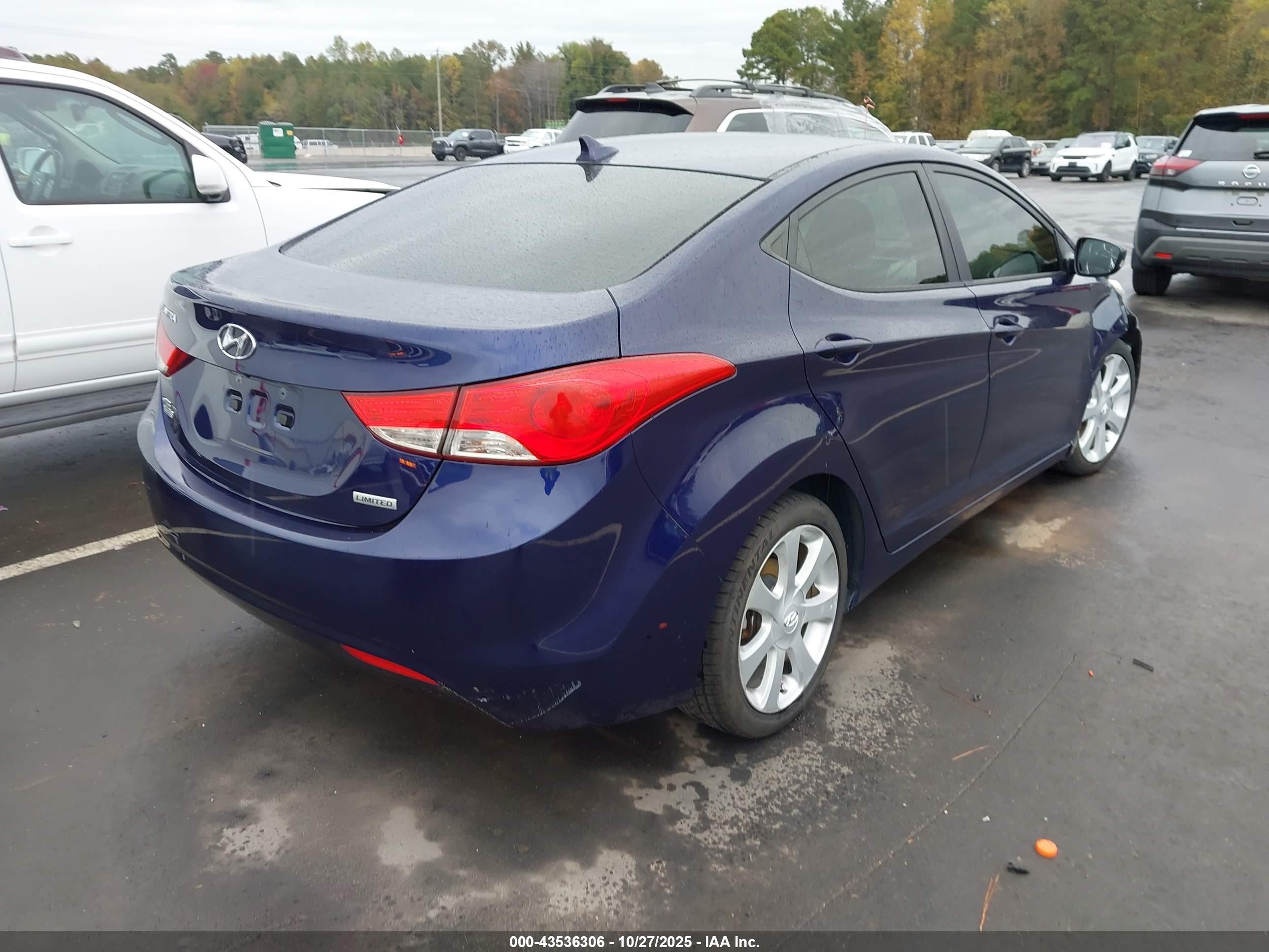 HYUNDAI ELANTRA image 4
