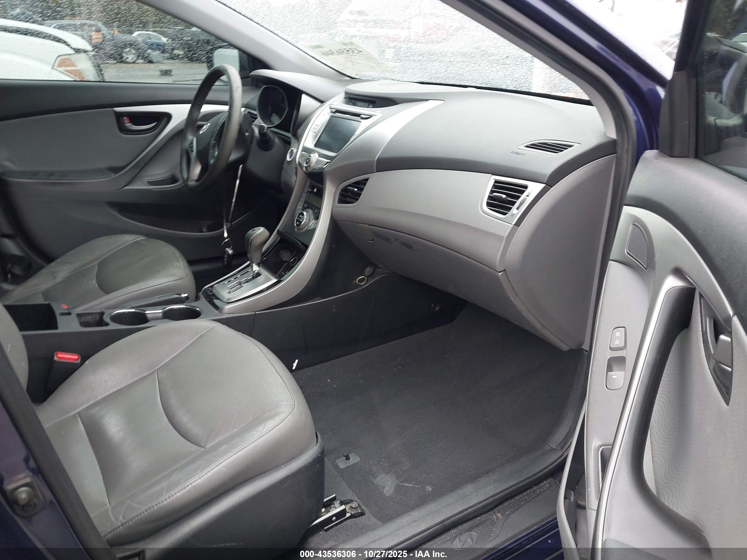 HYUNDAI ELANTRA image 5