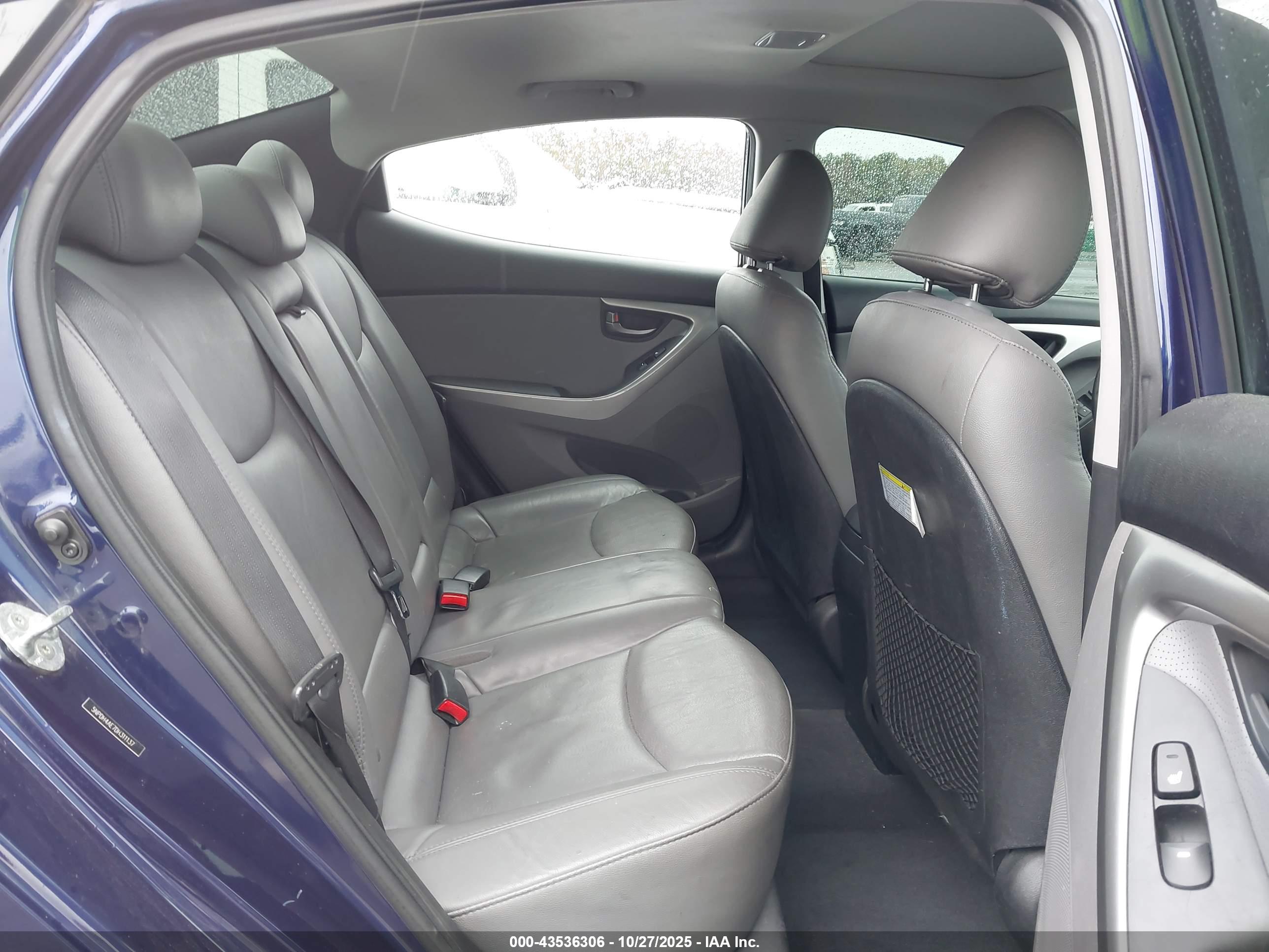HYUNDAI ELANTRA image 8